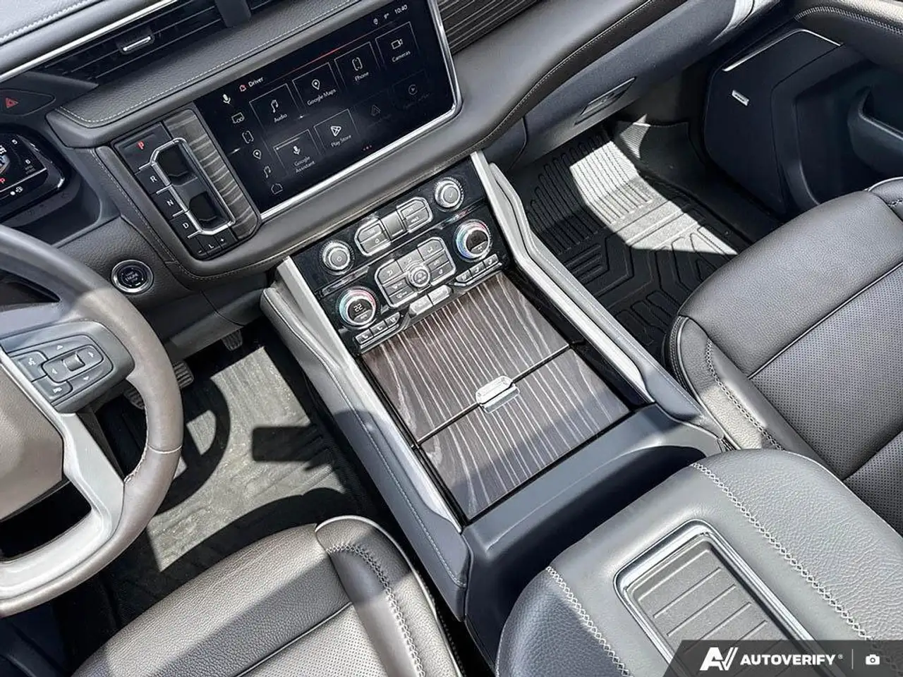 GMC Yukon снимка GMC Yukon