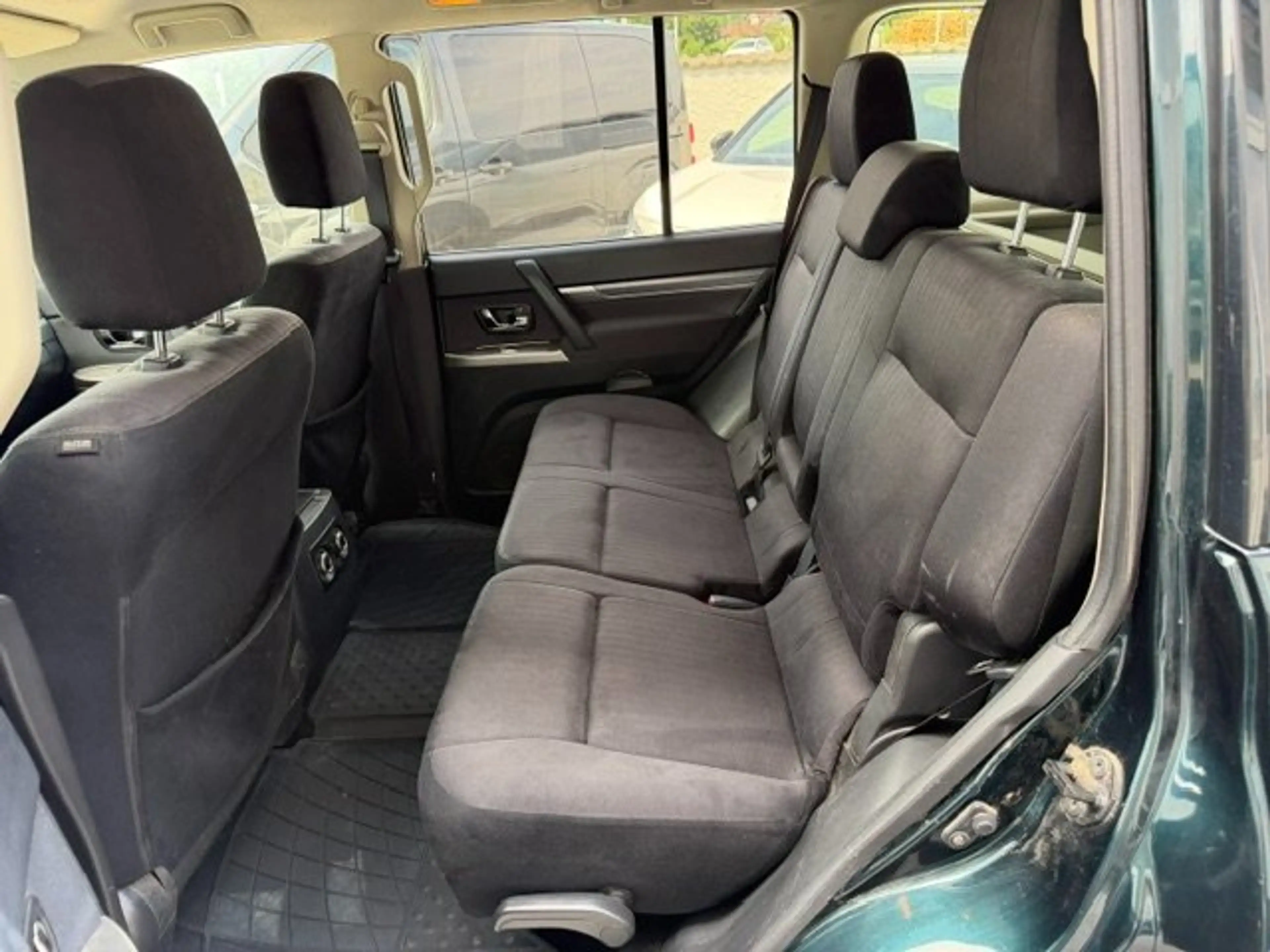 Mitsubishi Pajero 3.2 DI-D Edition 100 (5-trg.) *Untersetzung* — photo 9