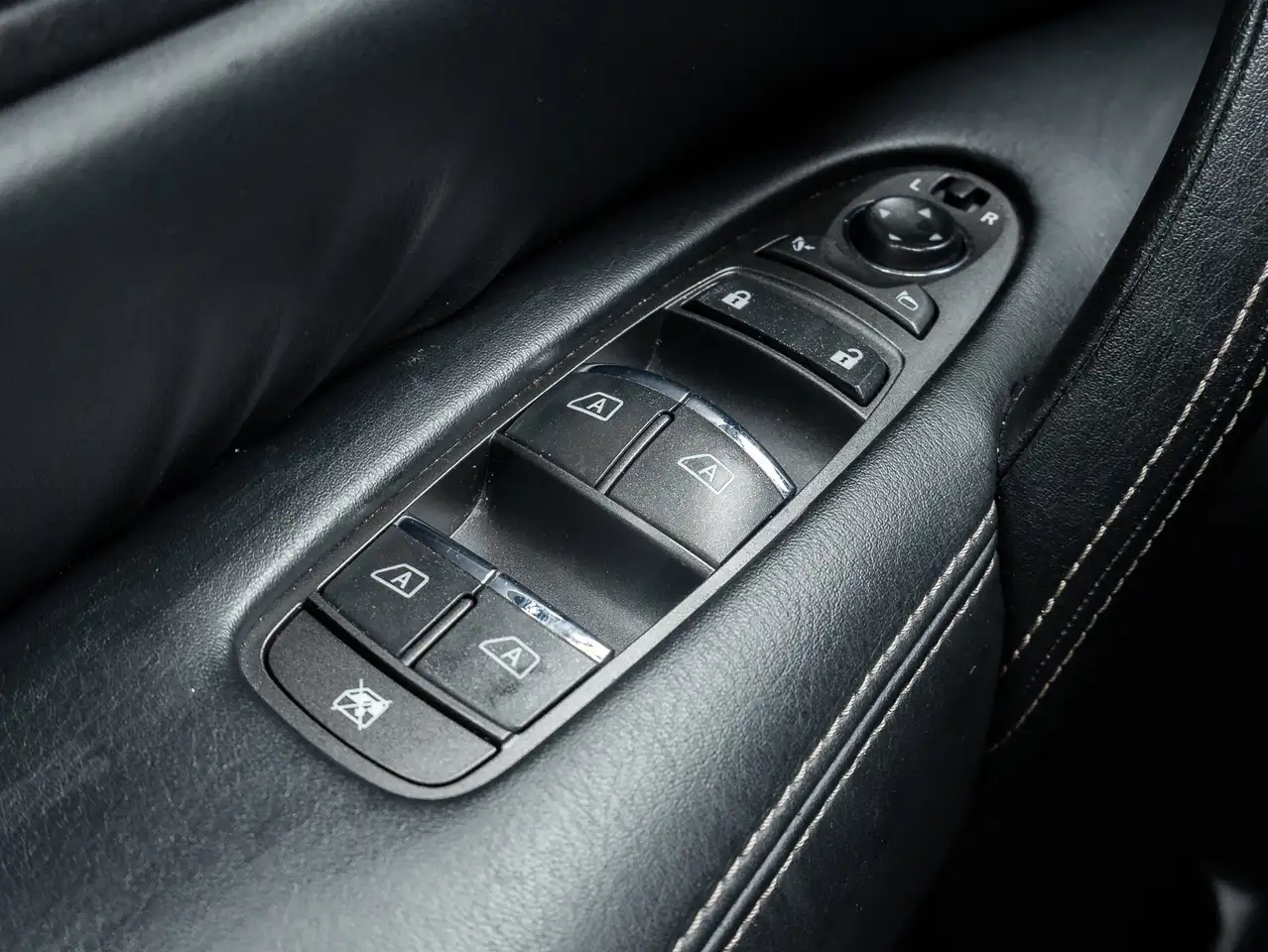 Nissan Armada снимка Nissan Armada