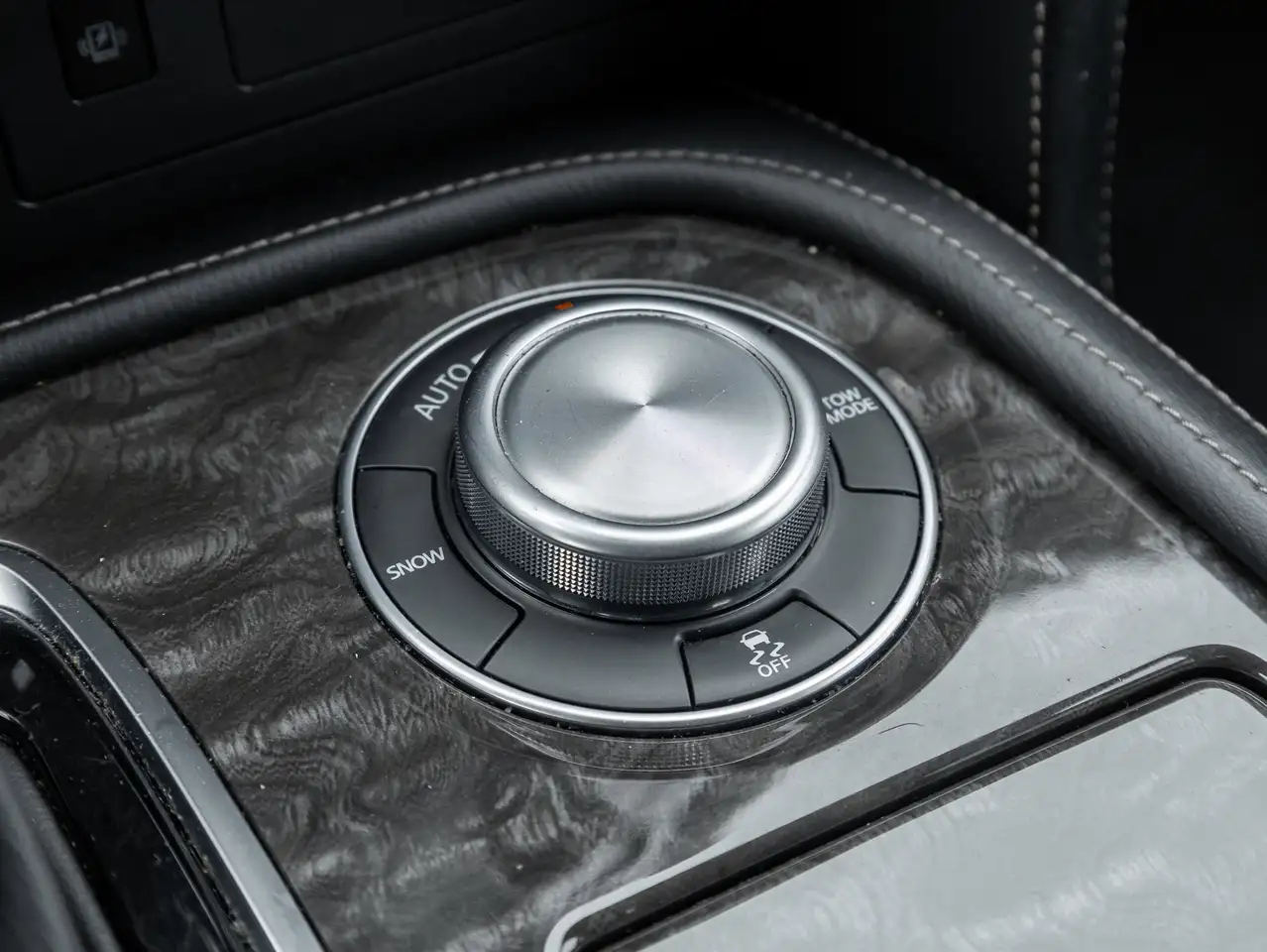 Nissan Armada снимка Nissan Armada