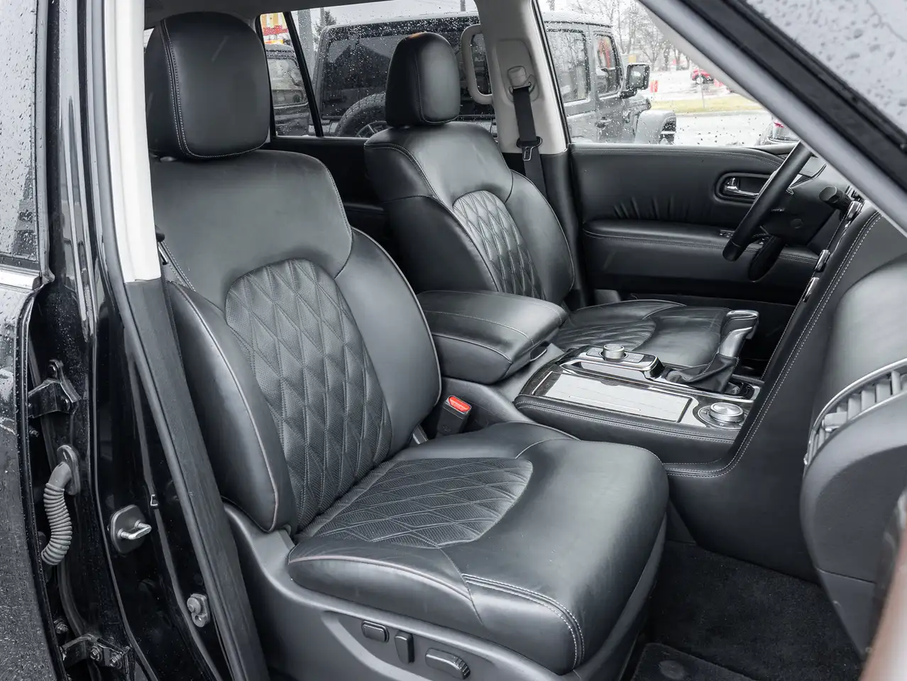 Nissan Armada снимка Nissan Armada