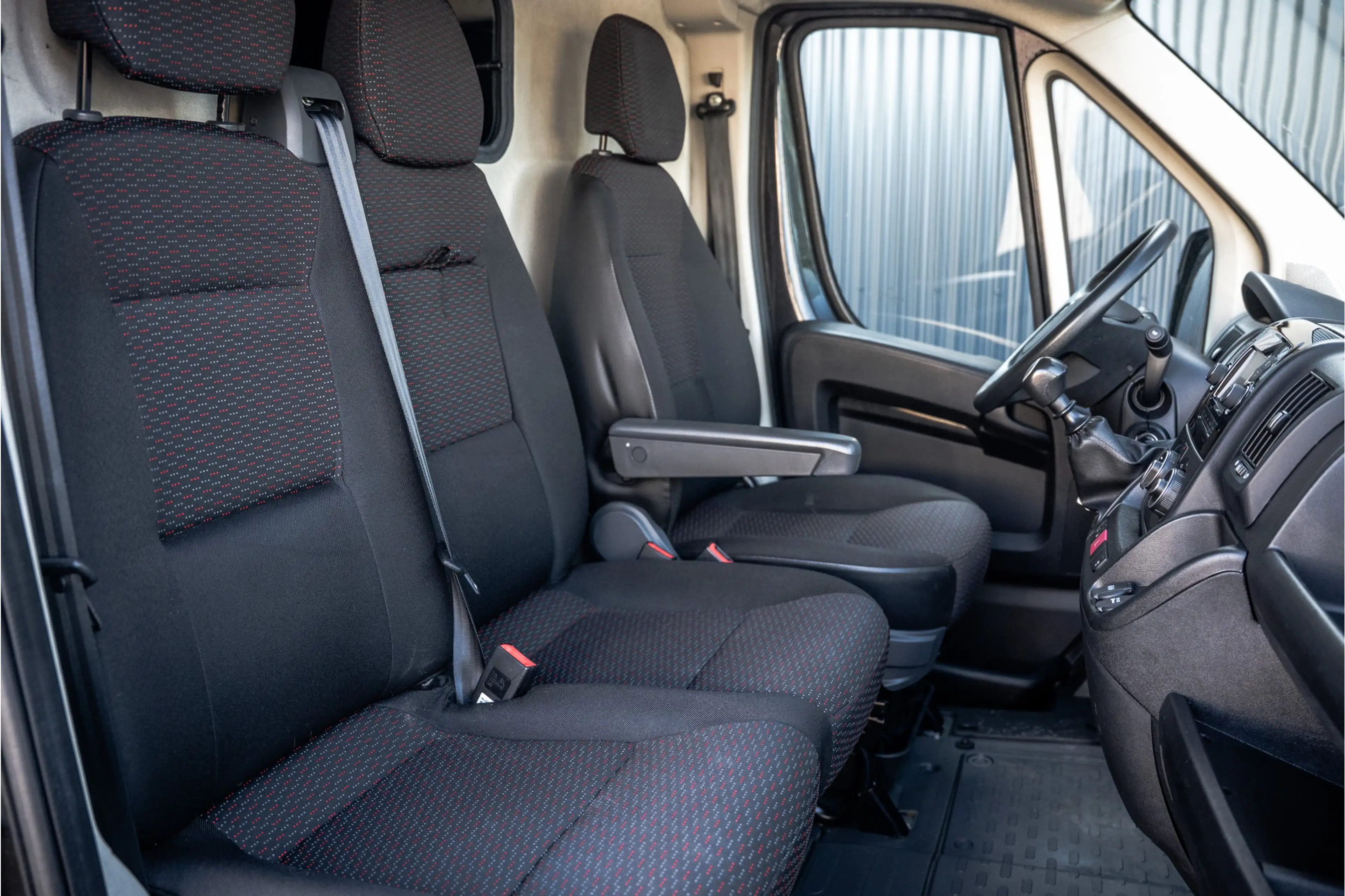 Peugeot Boxer 2.2 BlueHDi 140 L2H2 | 140 PK | 3-Zits | Cruise | — photo 14
