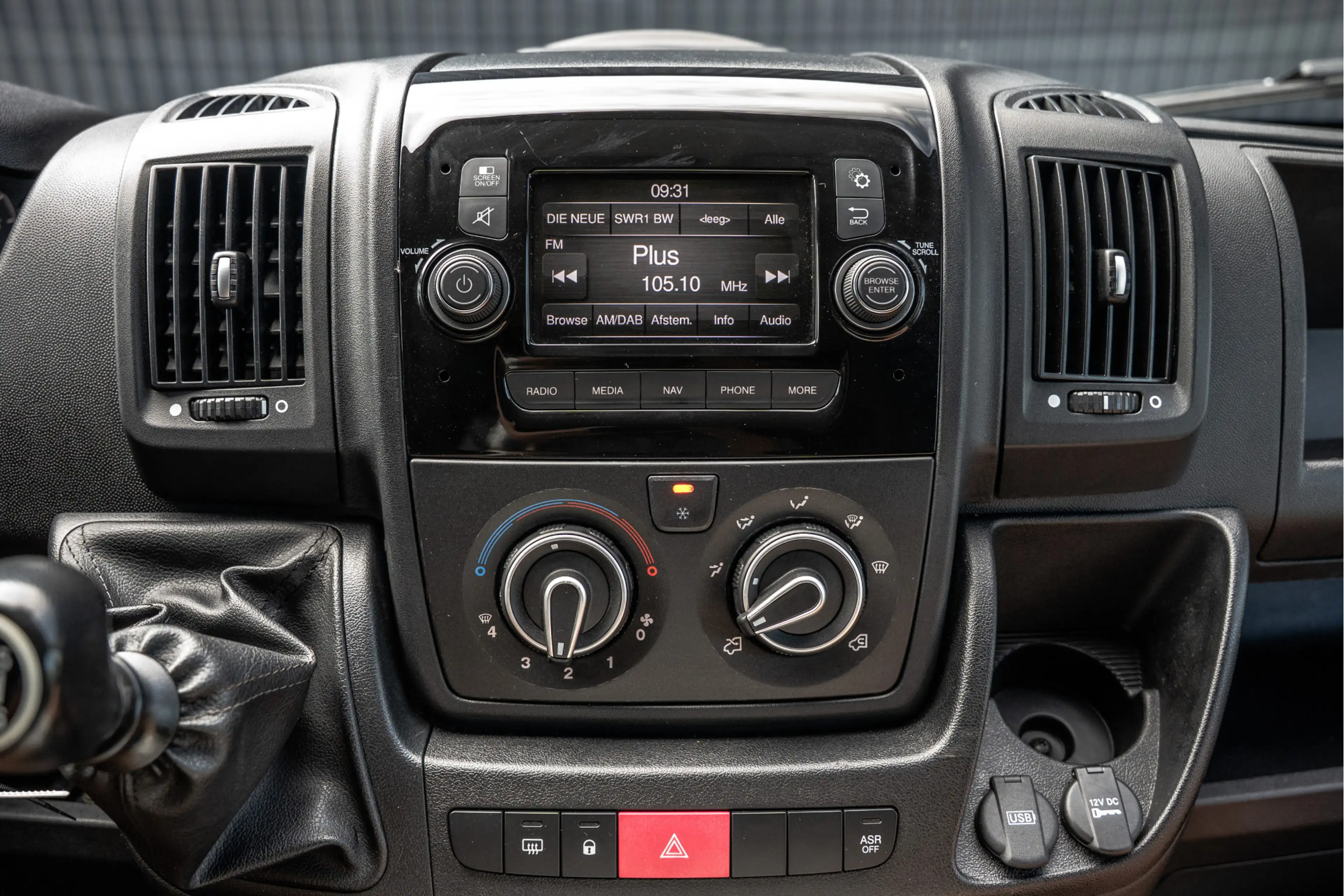 Peugeot Boxer 2.2 BlueHDi 140 L2H2 | 140 PK | 3-Zits | Cruise | — photo 22