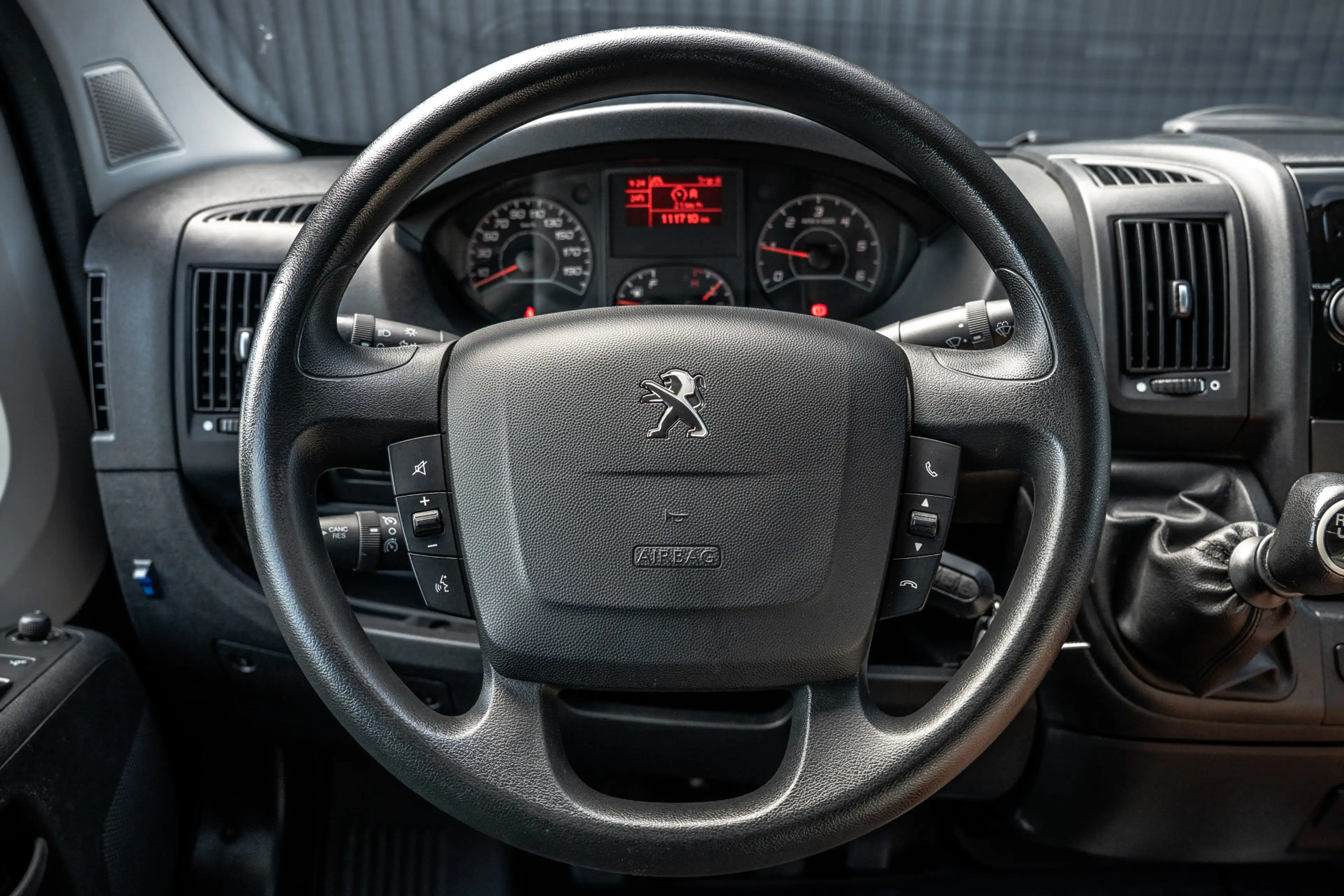 Peugeot Boxer 2.2 BlueHDi 140 L2H2 | 140 PK | 3-Zits | Cruise | — photo 15