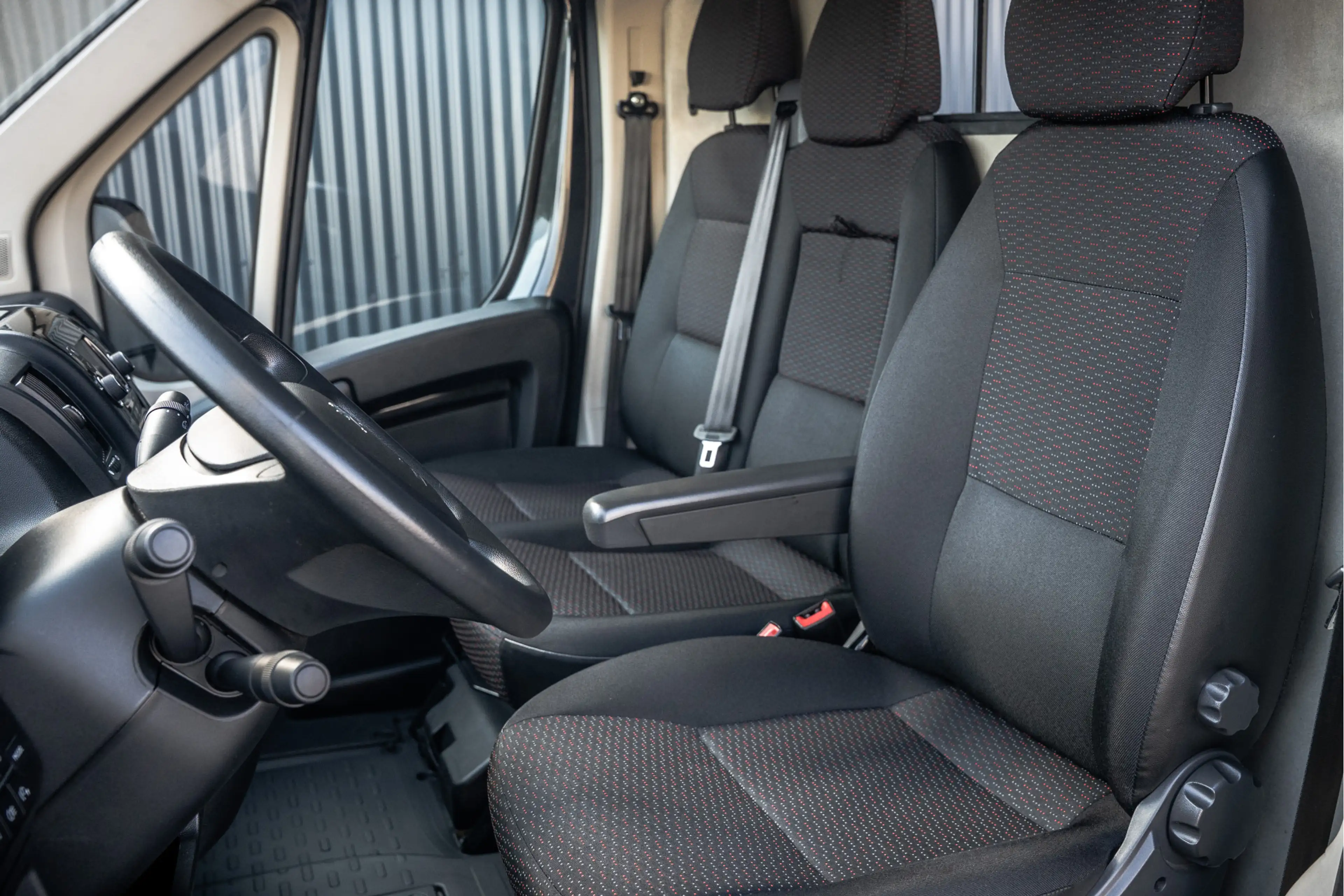 Peugeot Boxer 2.2 BlueHDi 140 L2H2 | 140 PK | 3-Zits | Cruise | — photo 13
