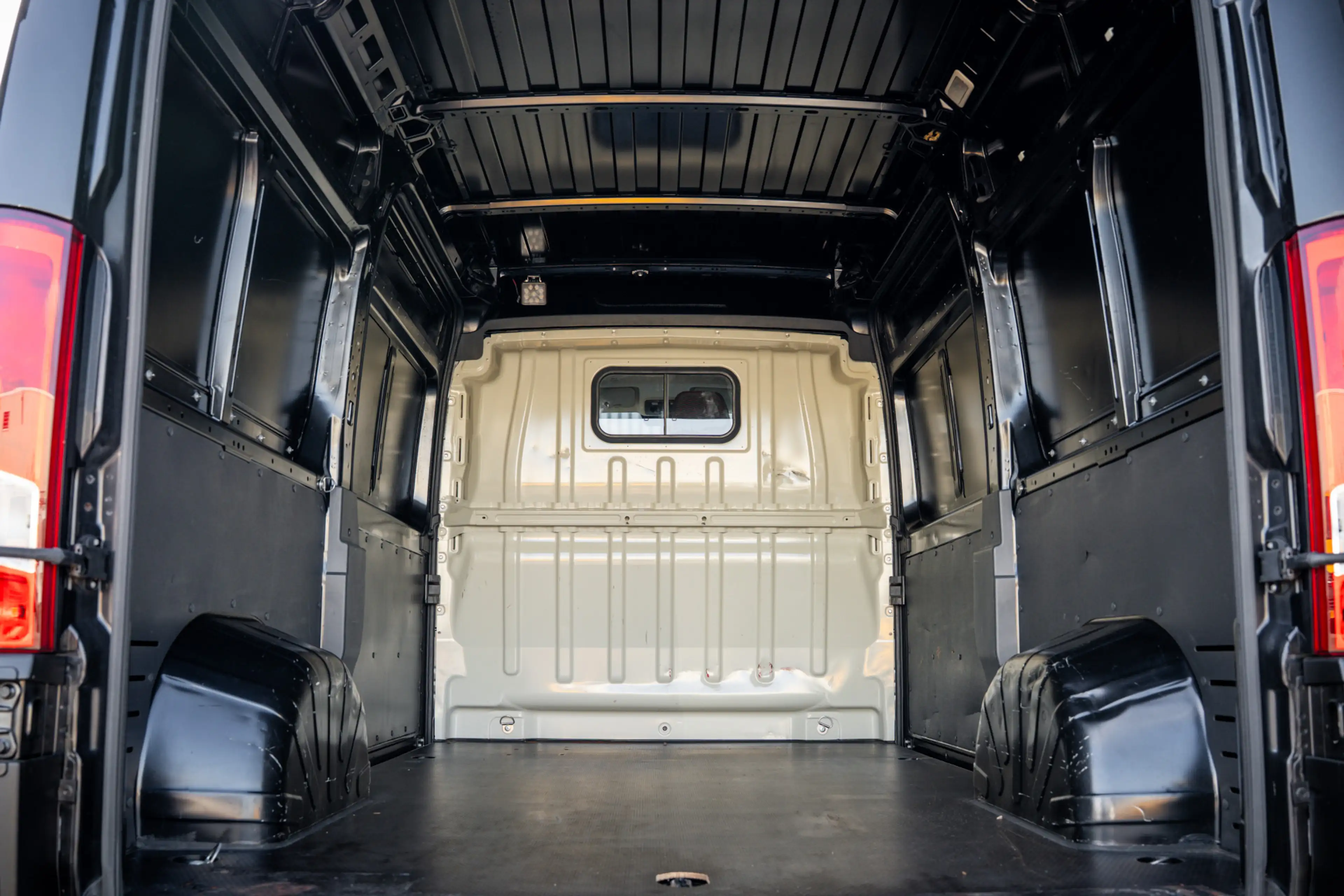 Peugeot Boxer 2.2 BlueHDi 140 L2H2 | 140 PK | 3-Zits | Cruise | — photo 11