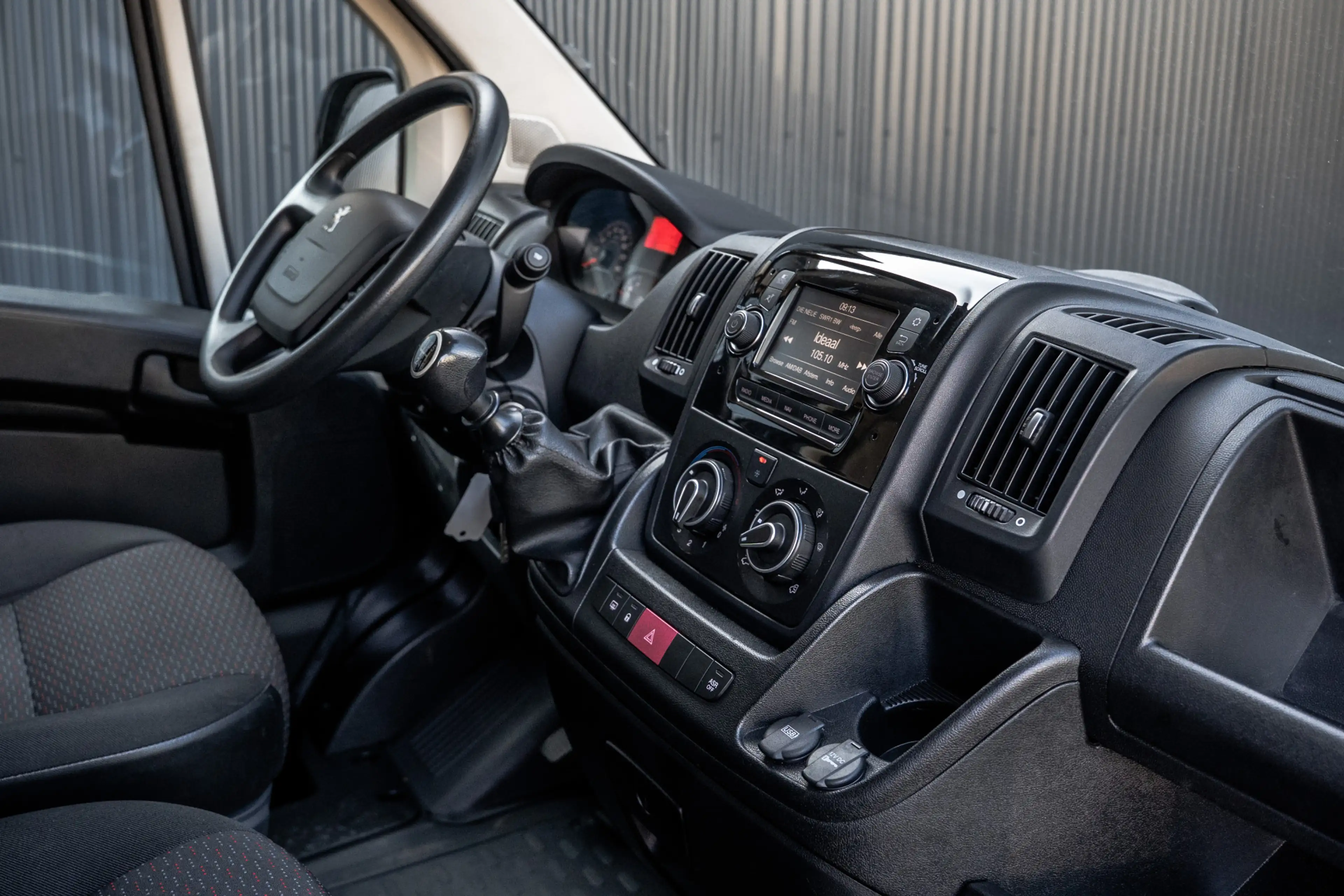 Peugeot Boxer 2.2 BlueHDi 140 L2H2 | 140 PK | 3-Zits | Cruise | — photo 2