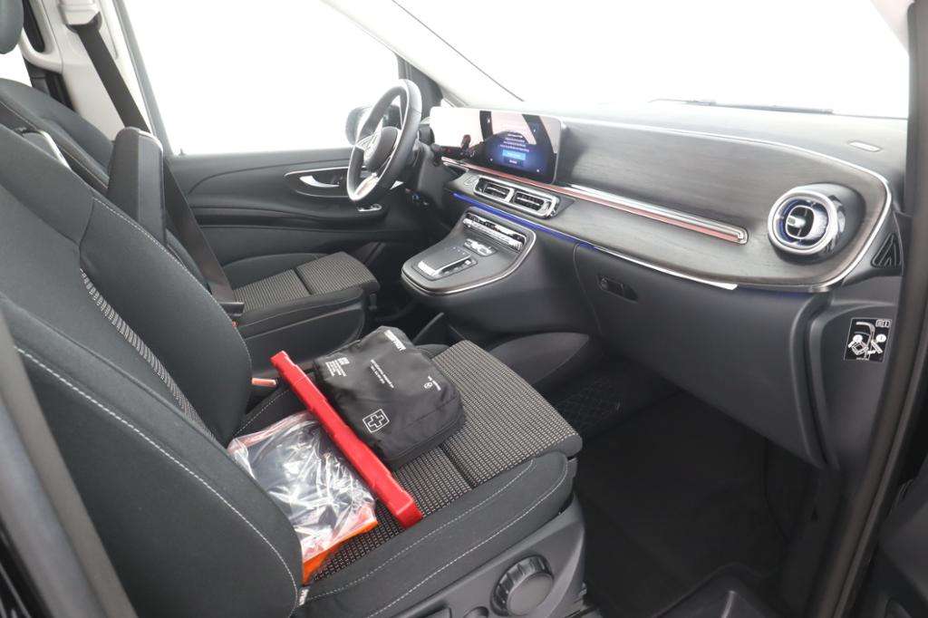 Mercedes-Benz V 220