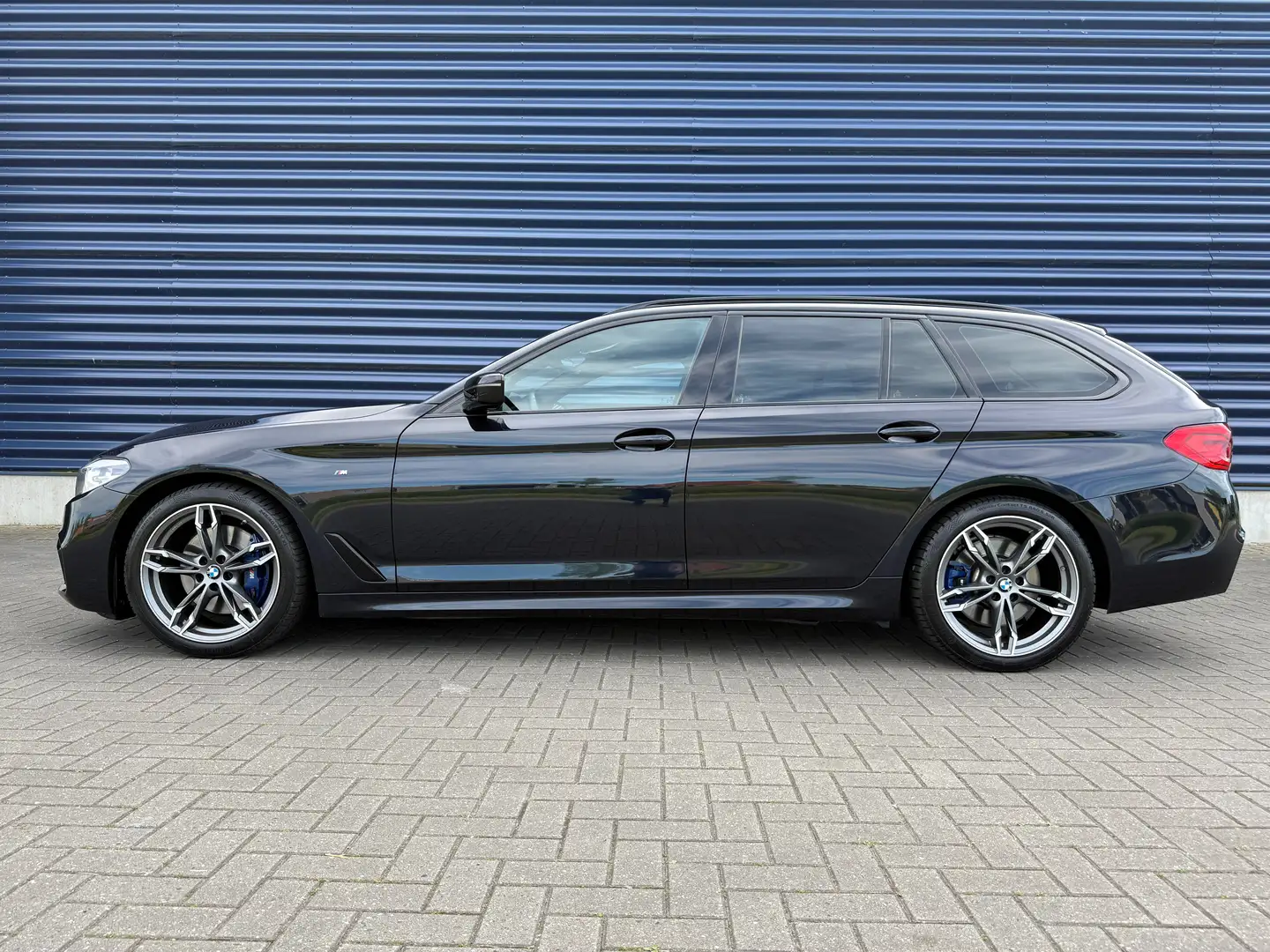 BMW 530 530D Executive Edition M Sport Zwart - 2