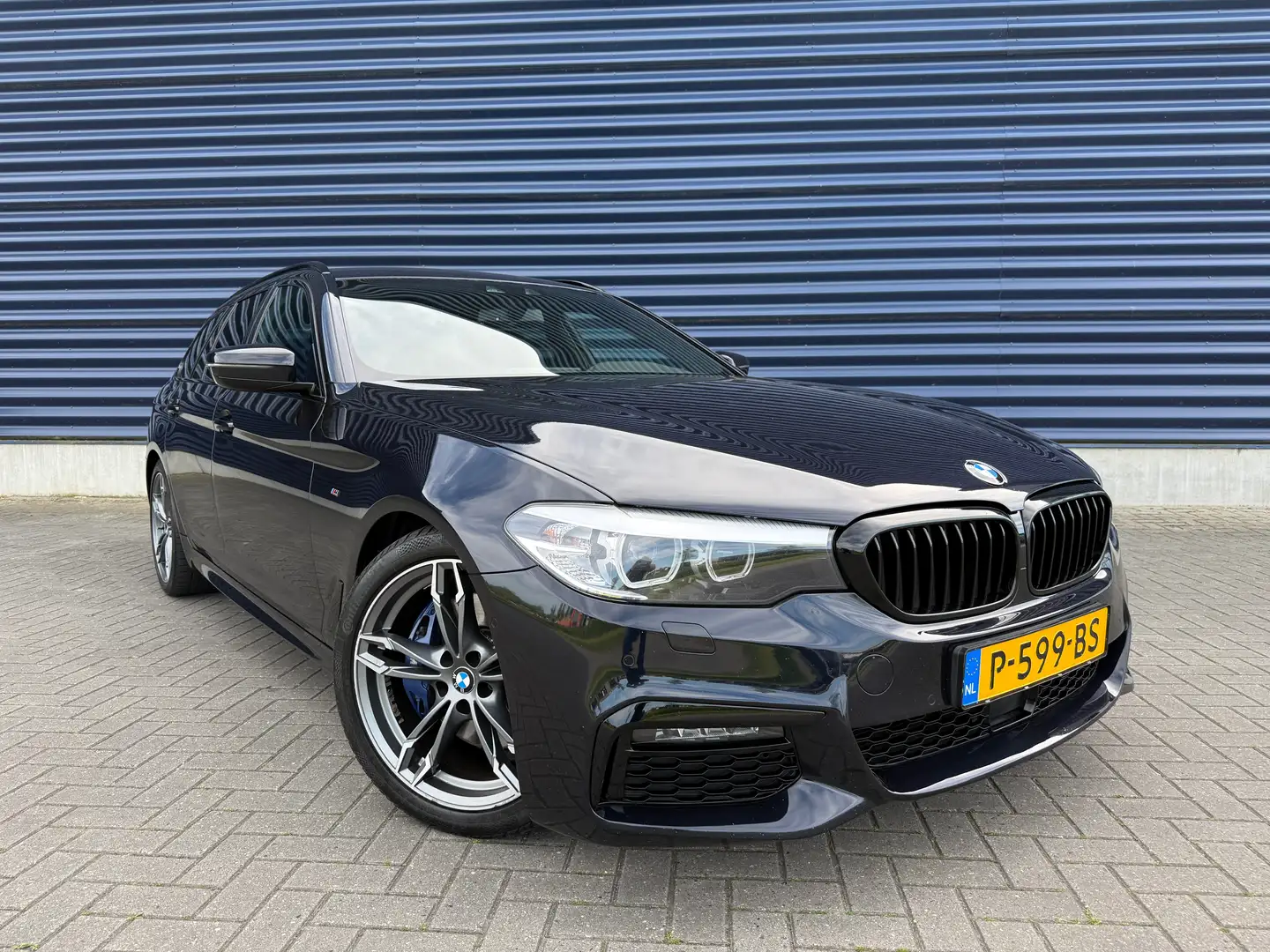 BMW 530 530D Executive Edition M Sport Zwart - 1