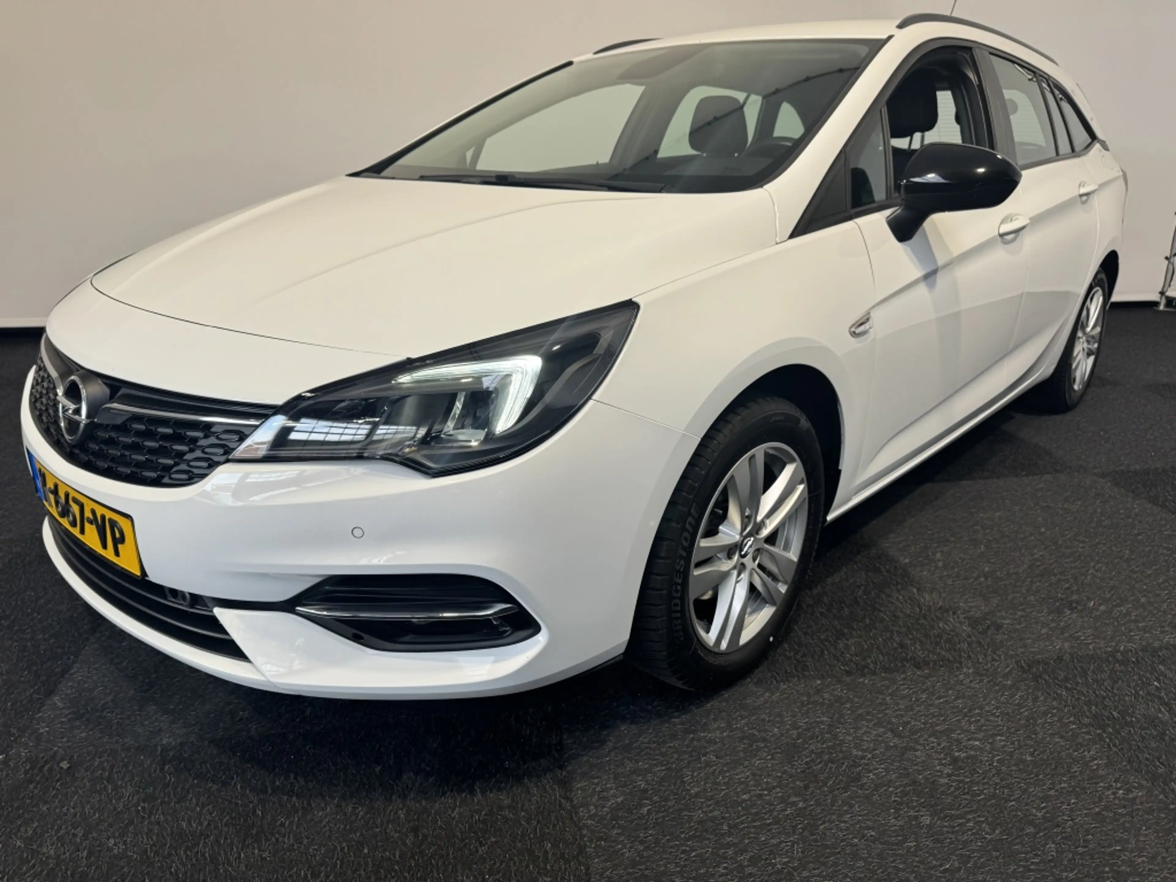Opel Astra Sports Tourer export only 1.2 Edition — photo 2