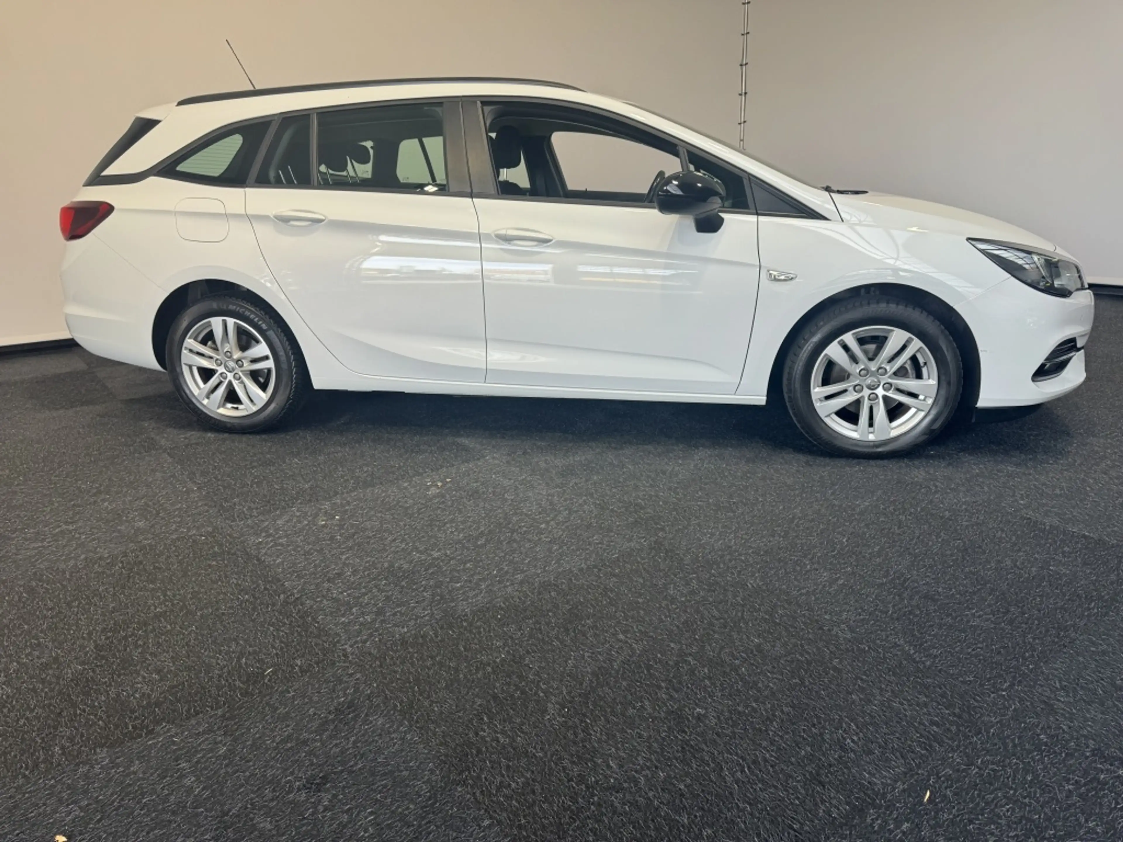 Opel Astra Sports Tourer export only 1.2 Edition — photo 3