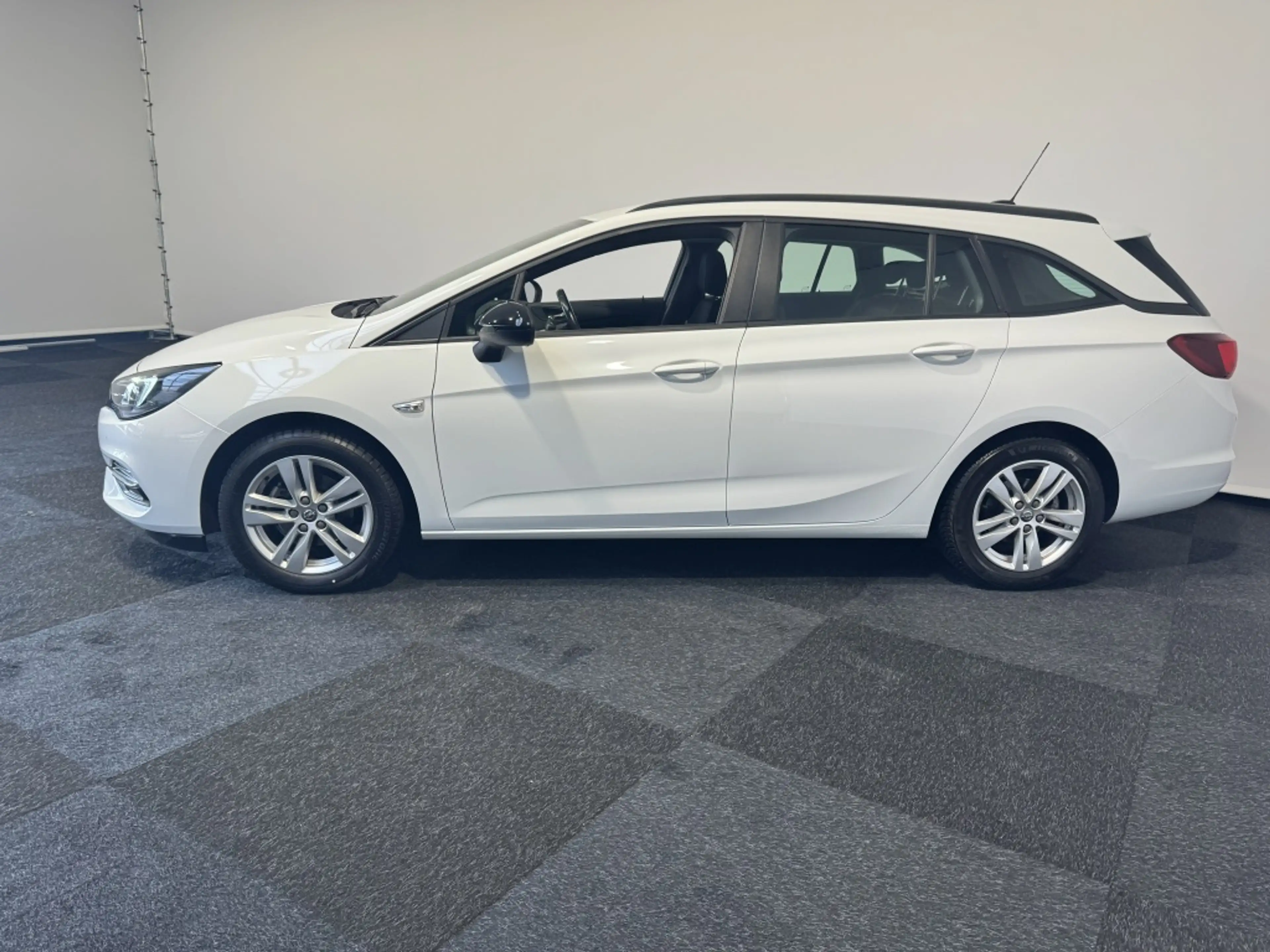 Opel Astra Sports Tourer export only 1.2 Edition — photo 4