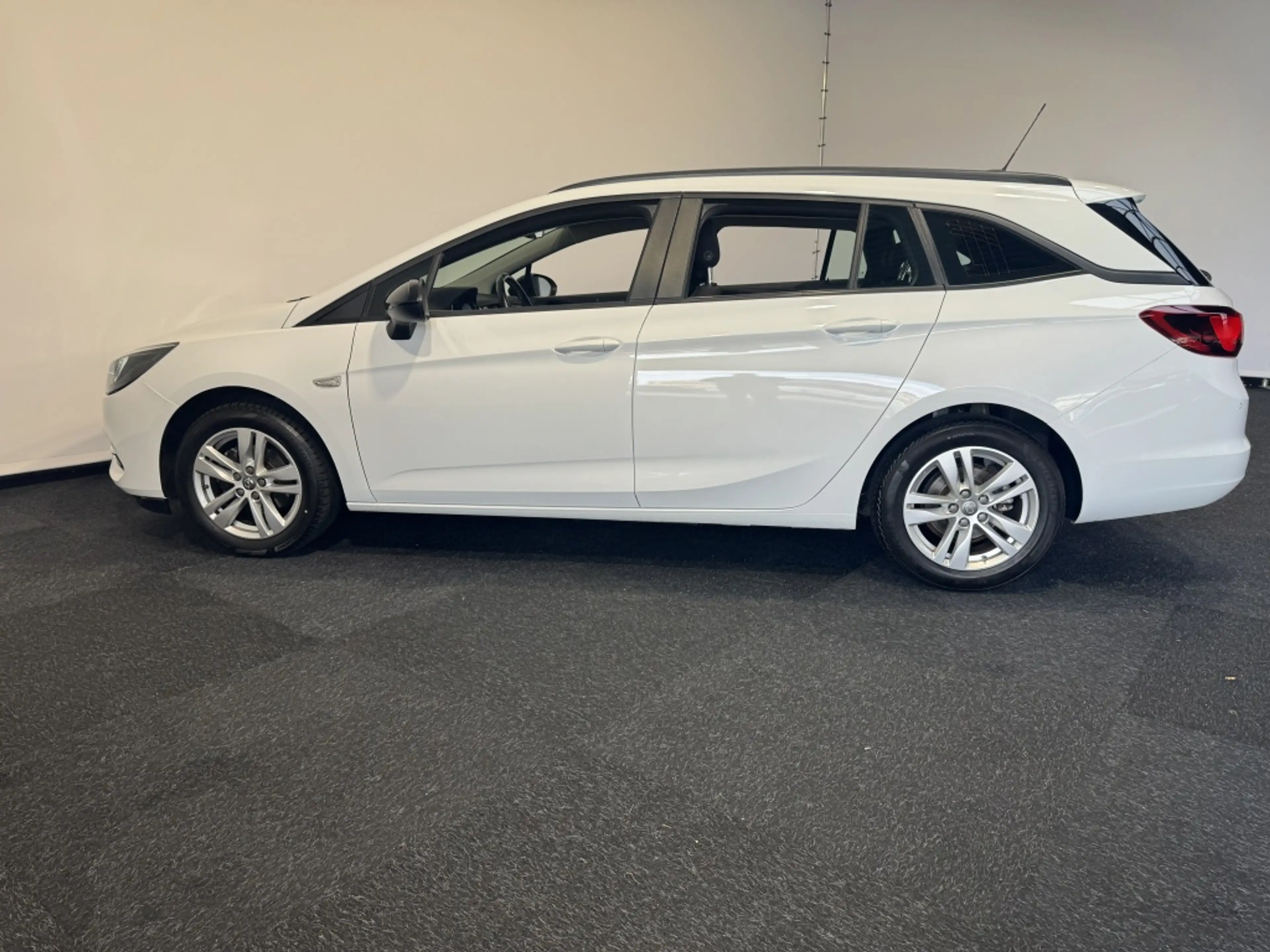 Opel Astra Sports Tourer export only 1.2 Edition — photo 14