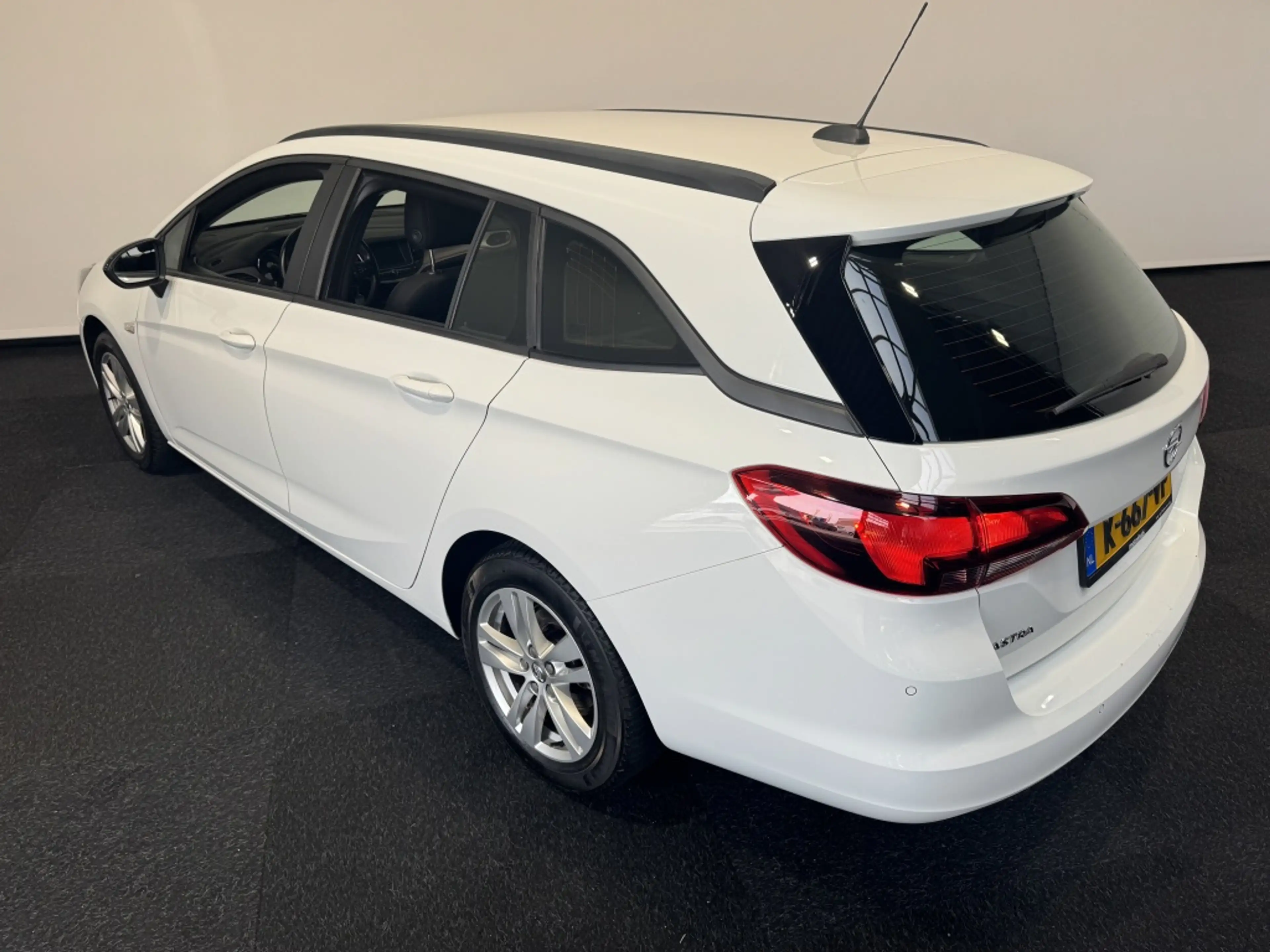 Opel Astra Sports Tourer export only 1.2 Edition — photo 5