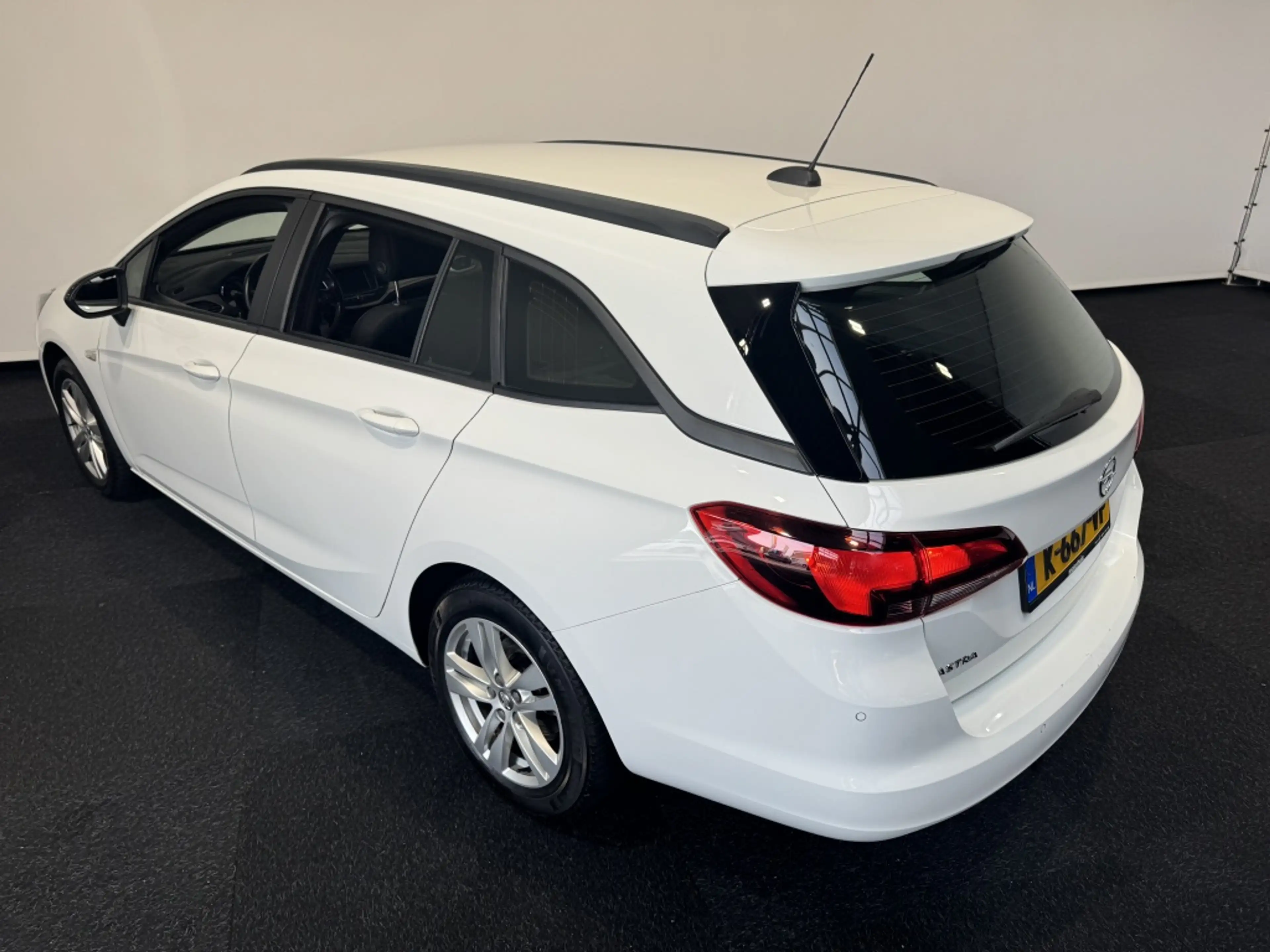 Opel Astra Sports Tourer export only 1.2 Edition — photo 6