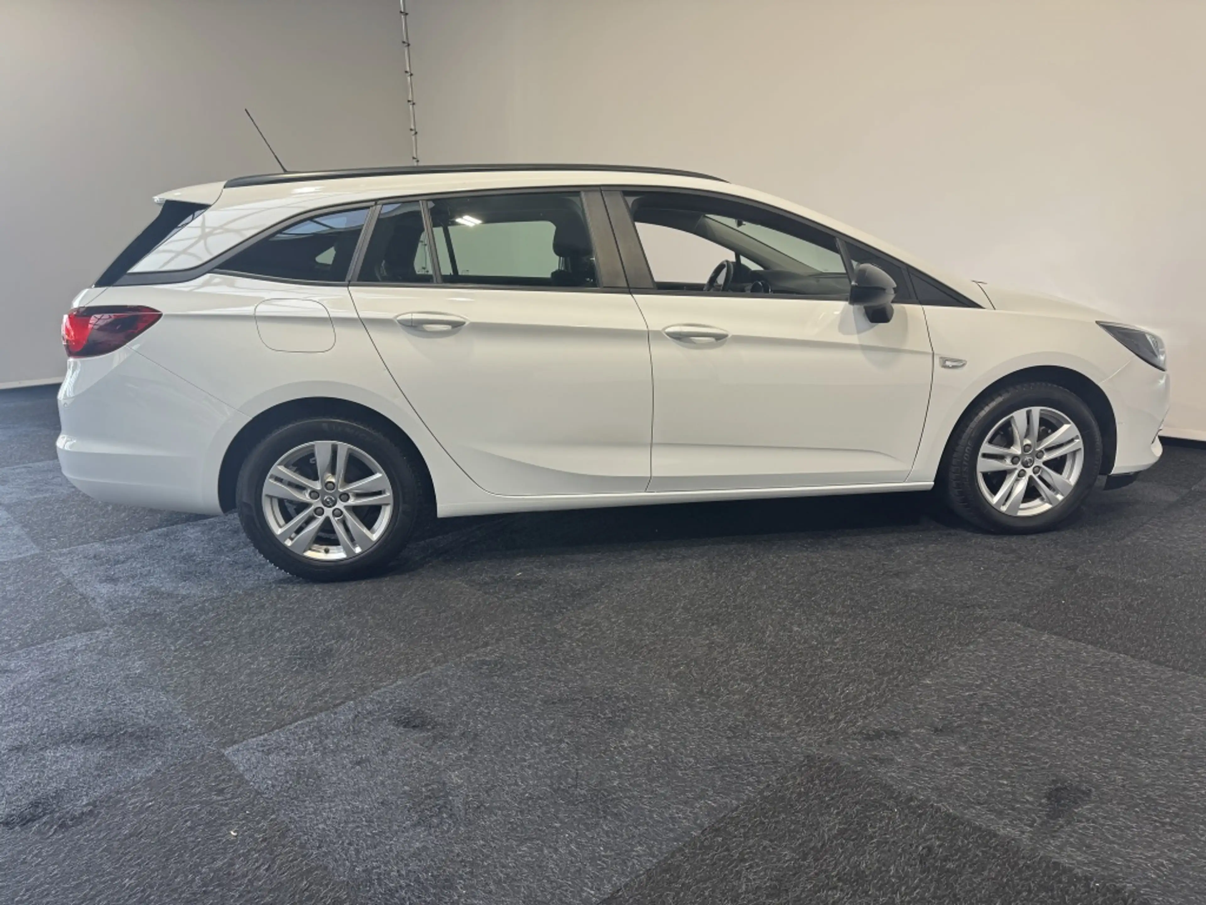 Opel Astra Sports Tourer export only 1.2 Edition — photo 15