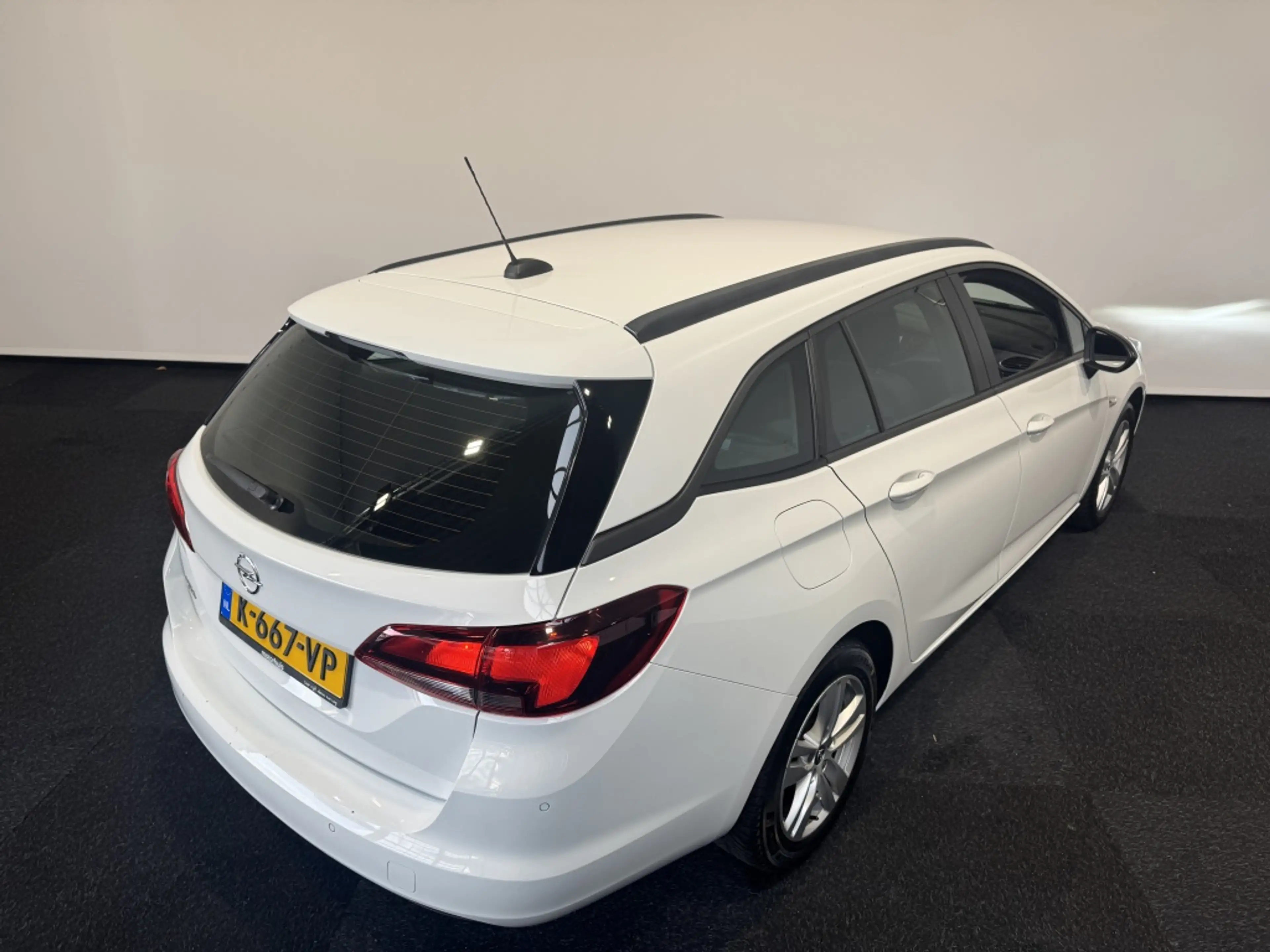 Opel Astra Sports Tourer export only 1.2 Edition — photo 11