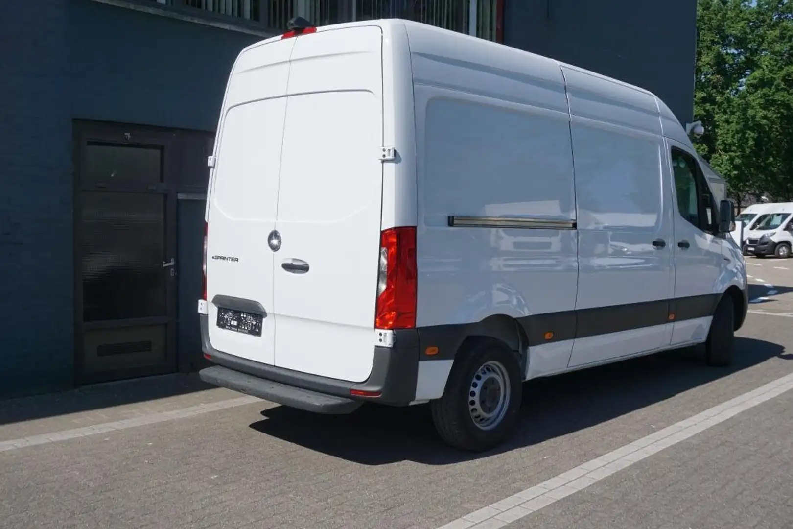 Mercedes-Benz Sprinter eSprinter Standard 55/47 kWh Wit - 2