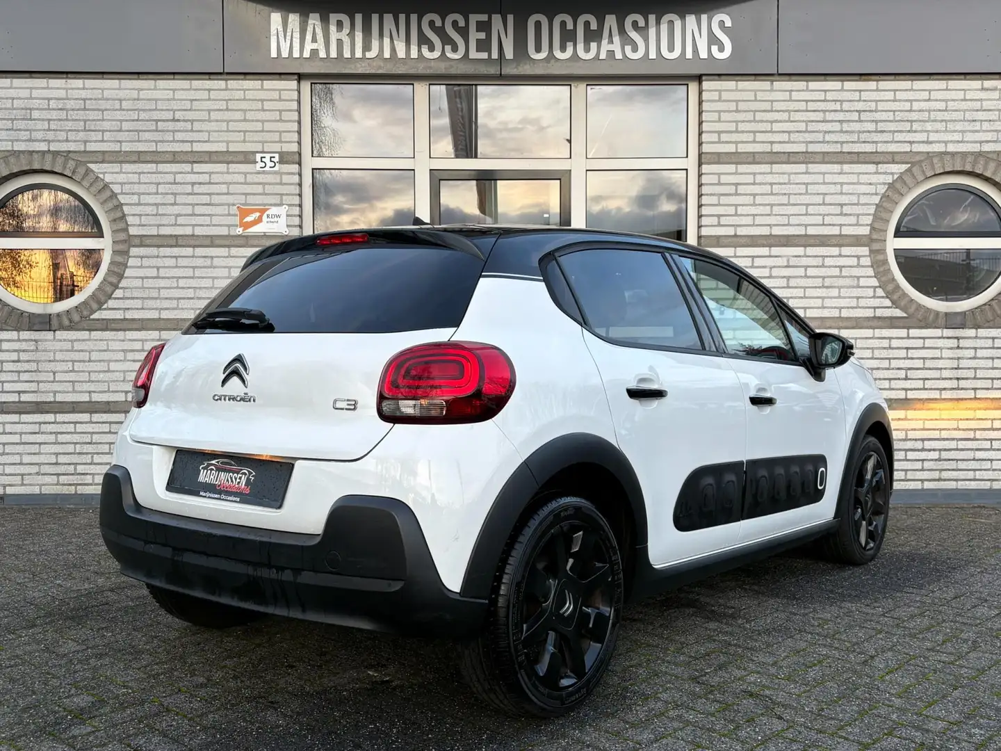 Citroen C3 1.2 PureTech S&S Shine |Keyless,PDC,Navi,Carplay| Weiß - 2