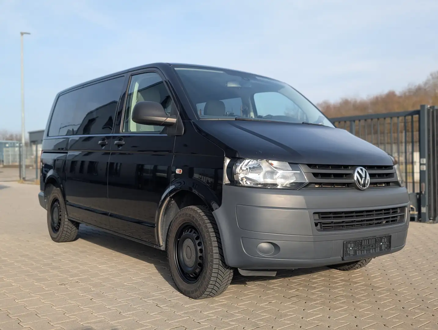 Volkswagen T5 Transporter Kombi 1. Hand Behörde 9 Sitze Tempomat SHZ Defa Schwarz - 2