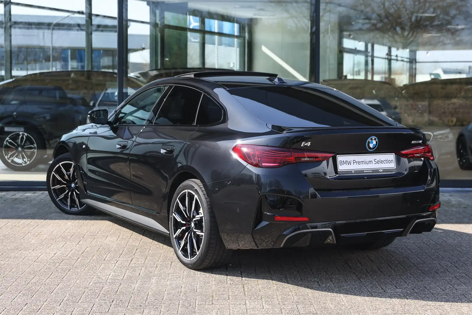 BMW i4 eDrive40 High Executive M Sport / Schuif-kanteldak Zwart - 2