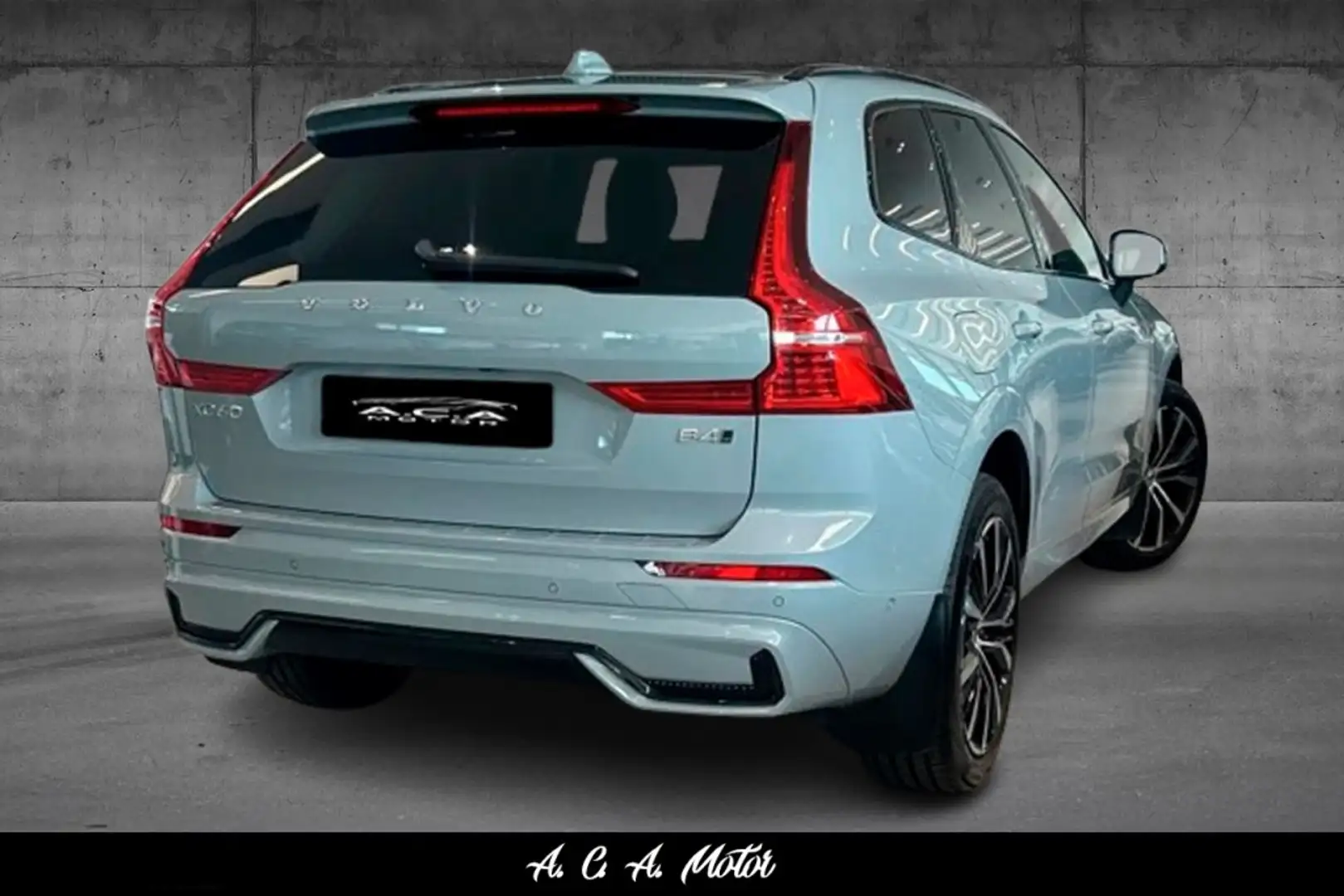 Volvo XC60 B4 Plus Dark Grijs - 2