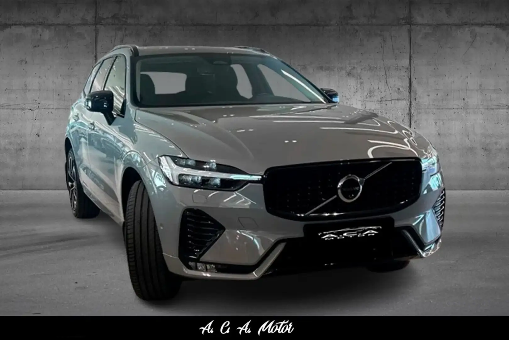 Volvo XC60 B4 Plus Dark Grijs - 1
