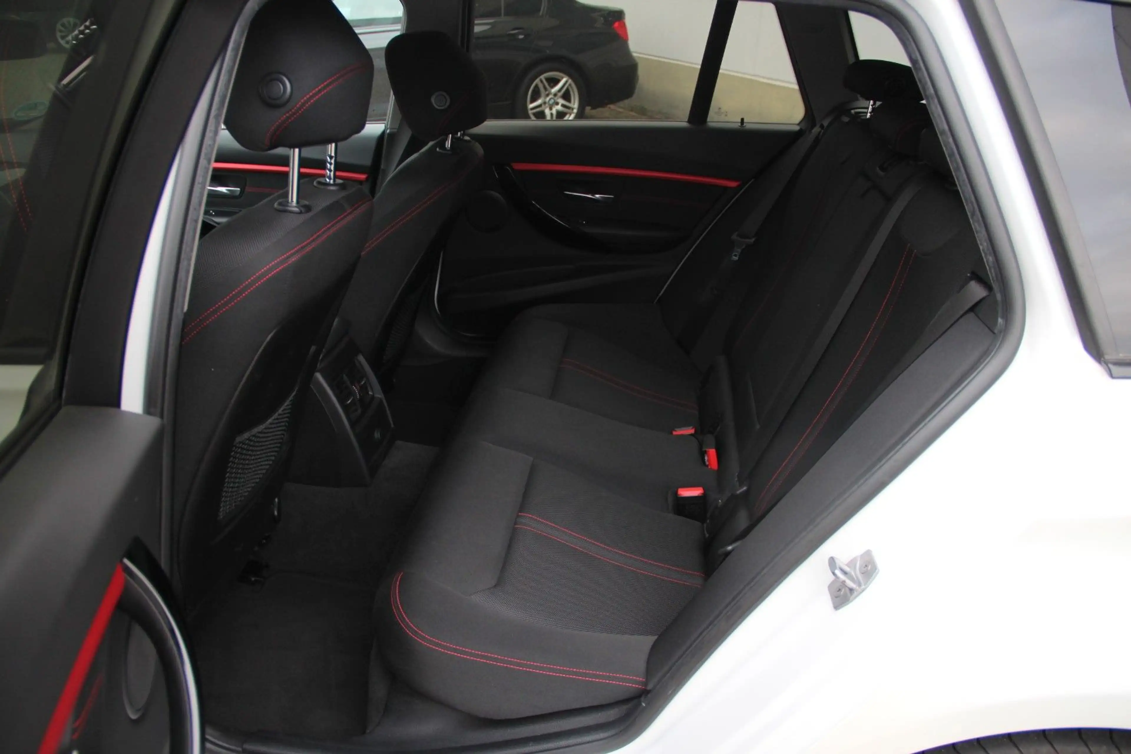 BMW 320 d T Sport Line, HUD, LED, RFK, Virtual — photo 10