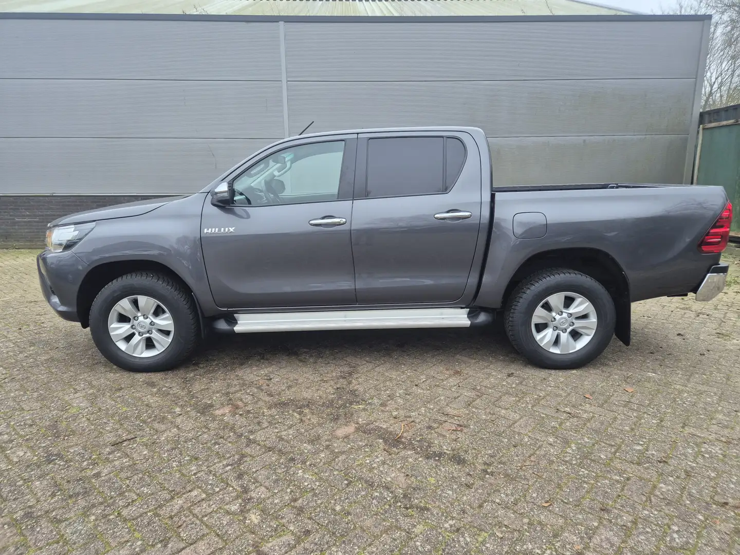 Toyota Hilux 2.4 D-4D Double Cab Professional Navigatie Achteru Gris - 2