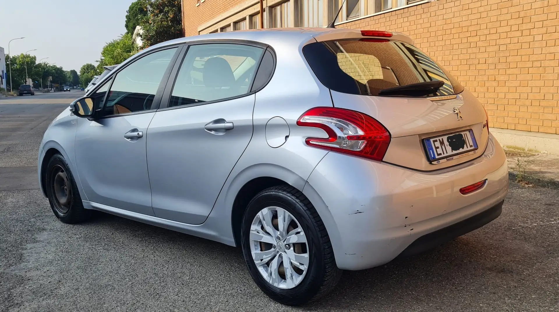Peugeot 208 208 5p 1.4 hdi 8v Active Argento - 2
