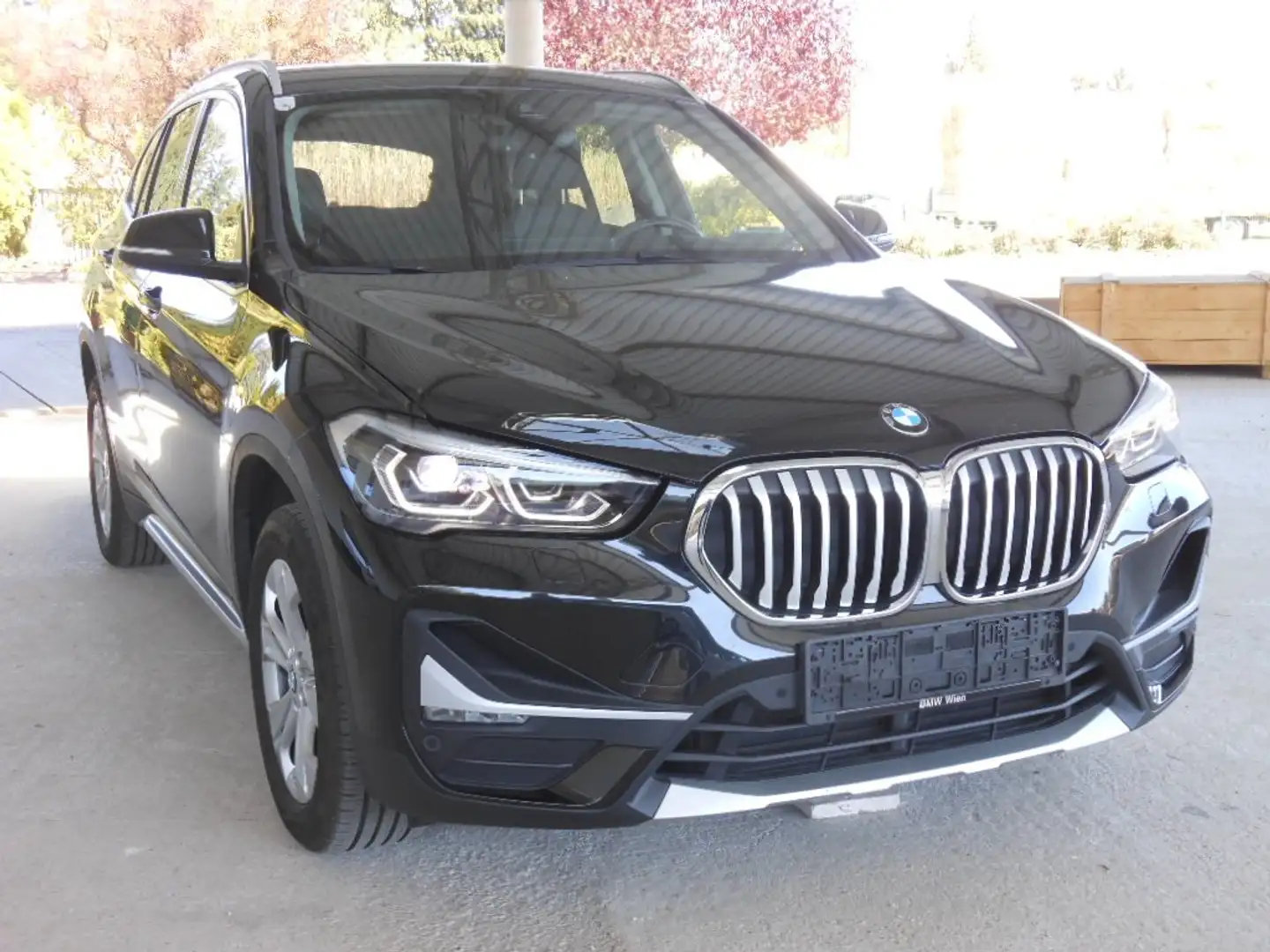BMW X1 sDrive 18 d xLine   * NEUES SERVICE * Schwarz - 1