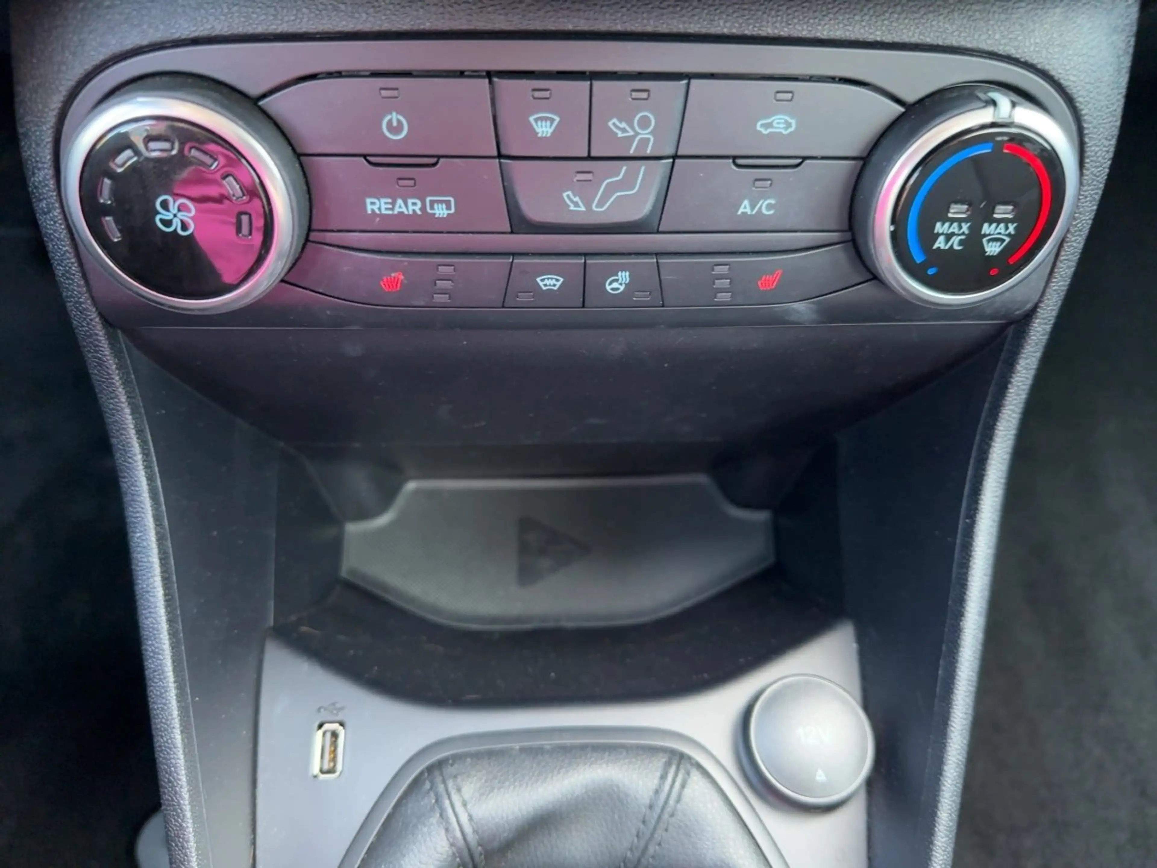 Ford Fiesta Cool & Connect LED+Winterpaket+Klima — photo 12
