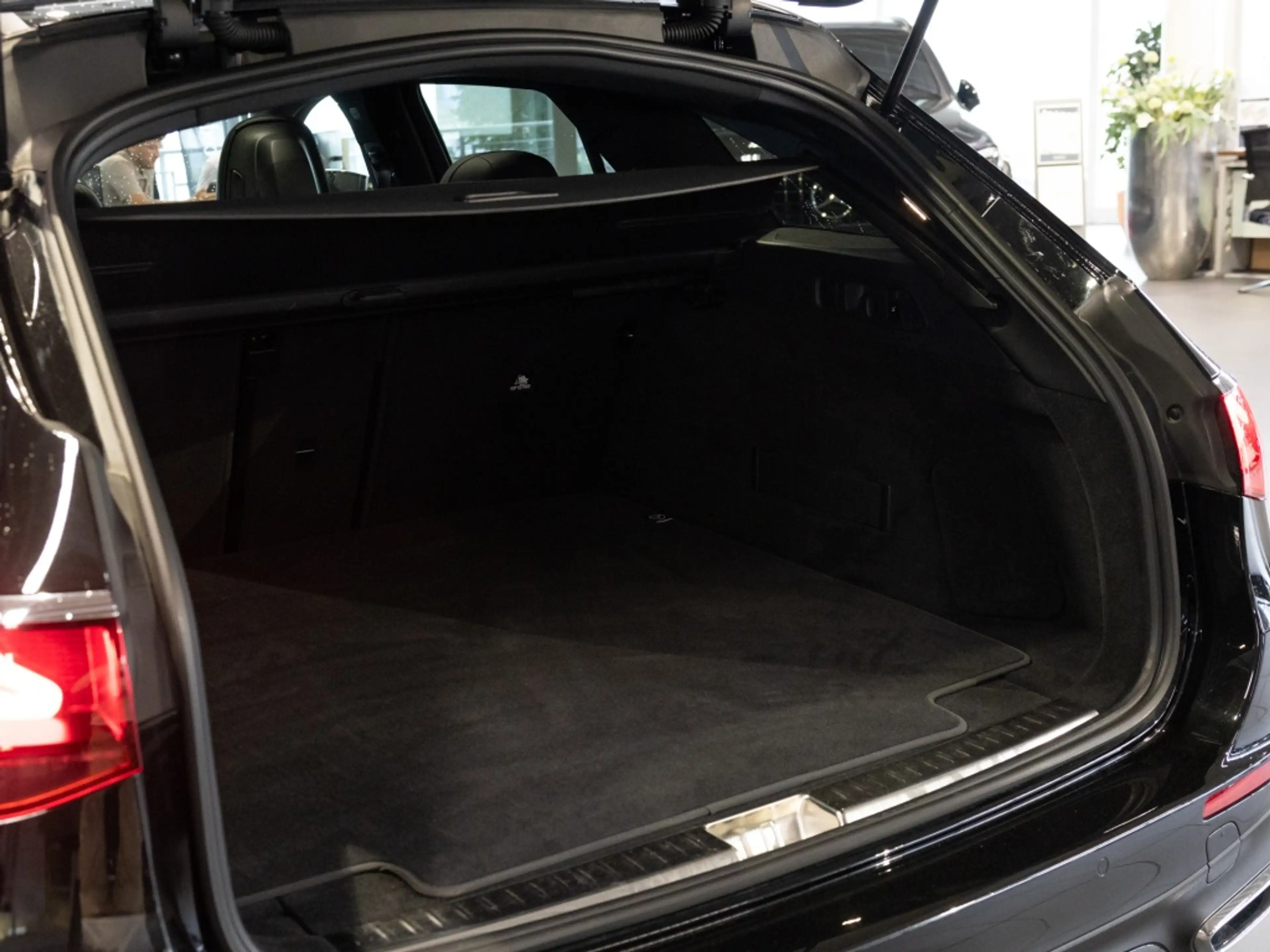 Mercedes-Benz E 200 T , AMG NIGHT AHK DISTR KAMERA PANO SPUR — photo 10