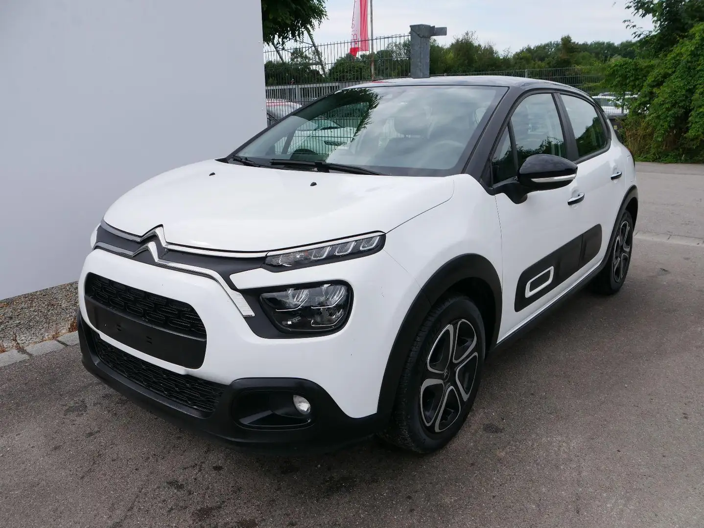Citroen C3 Citroën C3 PureTech *LED*KLIMA*RADIO*BLUETOOTH*TEM Zwart - 1