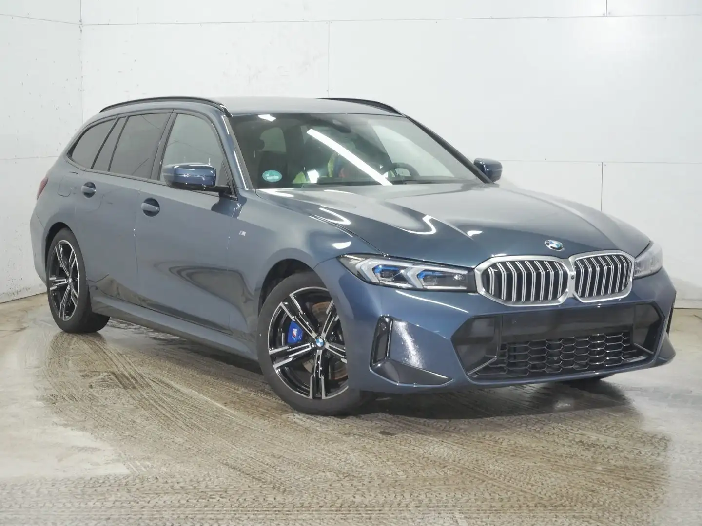 BMW 318 i Touring+M SPORTPAKET+LIVE COCKPIT PRO+ANH.KUPPLU Blau - 2