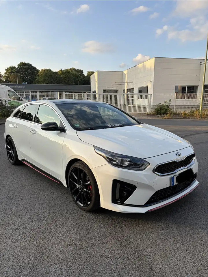 Kia Procee'd