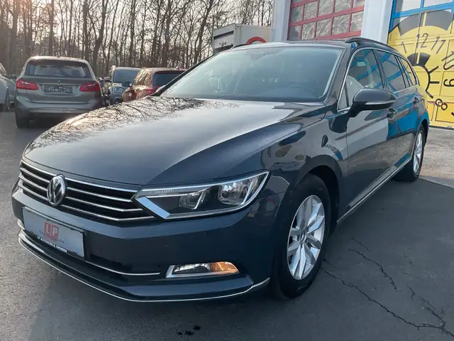 Volkswagen Passat Variant 2.0 TDI DSG Navi AHK PDC ACC SHZ