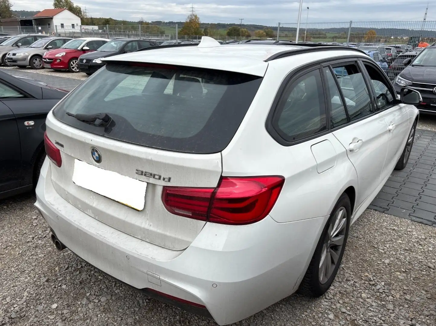 BMW 320 320d Touring Aut. M Sport Weiß - 1