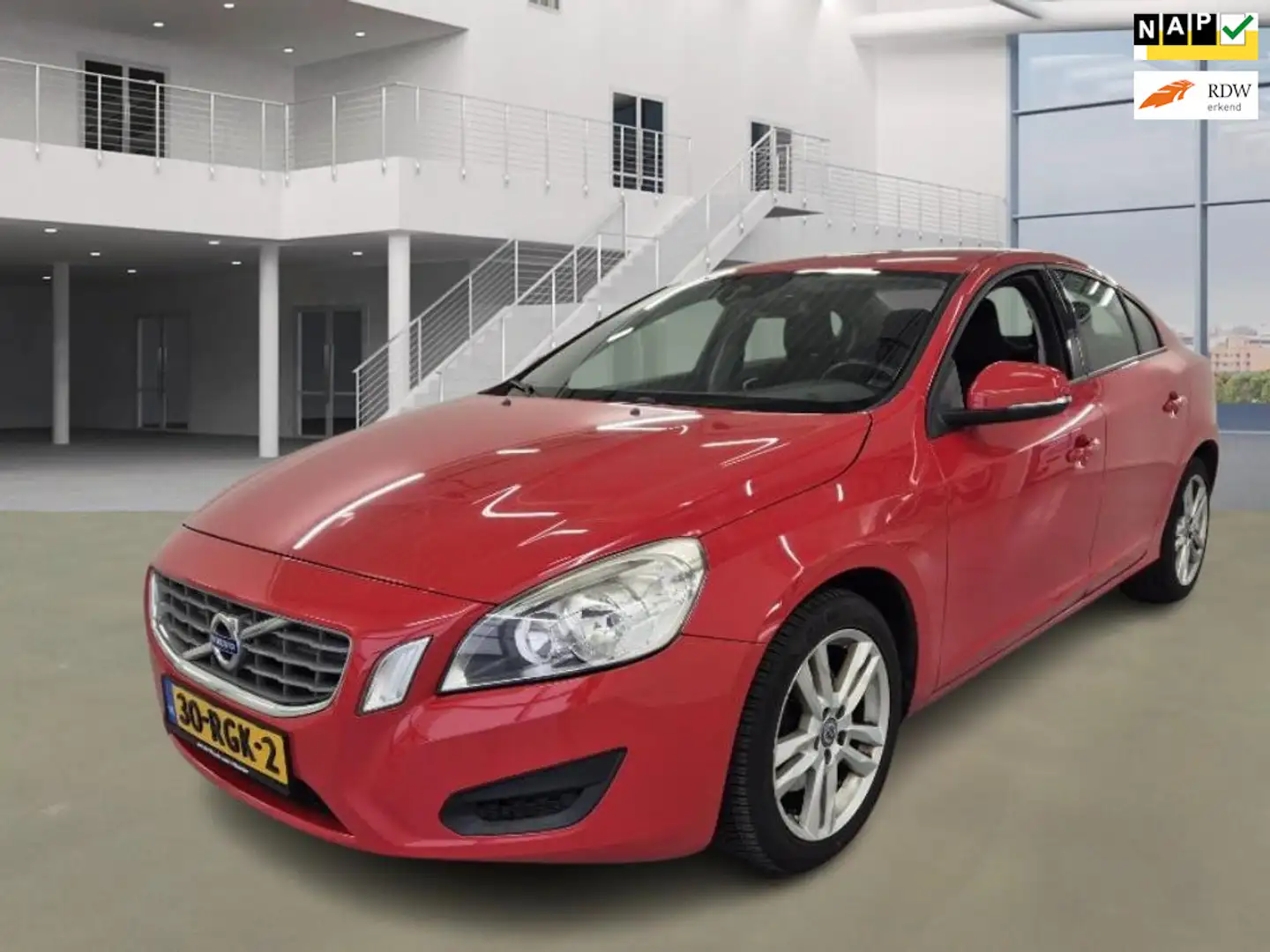Volvo S60 1.6 DRIVe Kinetic / AUTO RIJD PRIMA / Rojo - 1