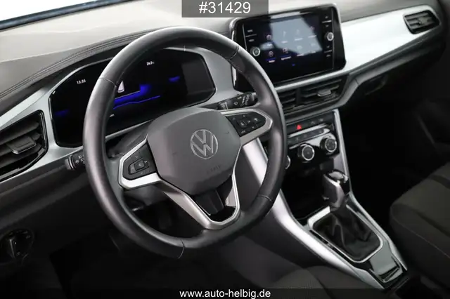 Volkswagen T-Roc view 11