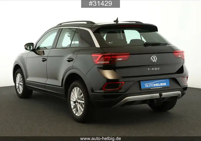Volkswagen T-Roc view 3