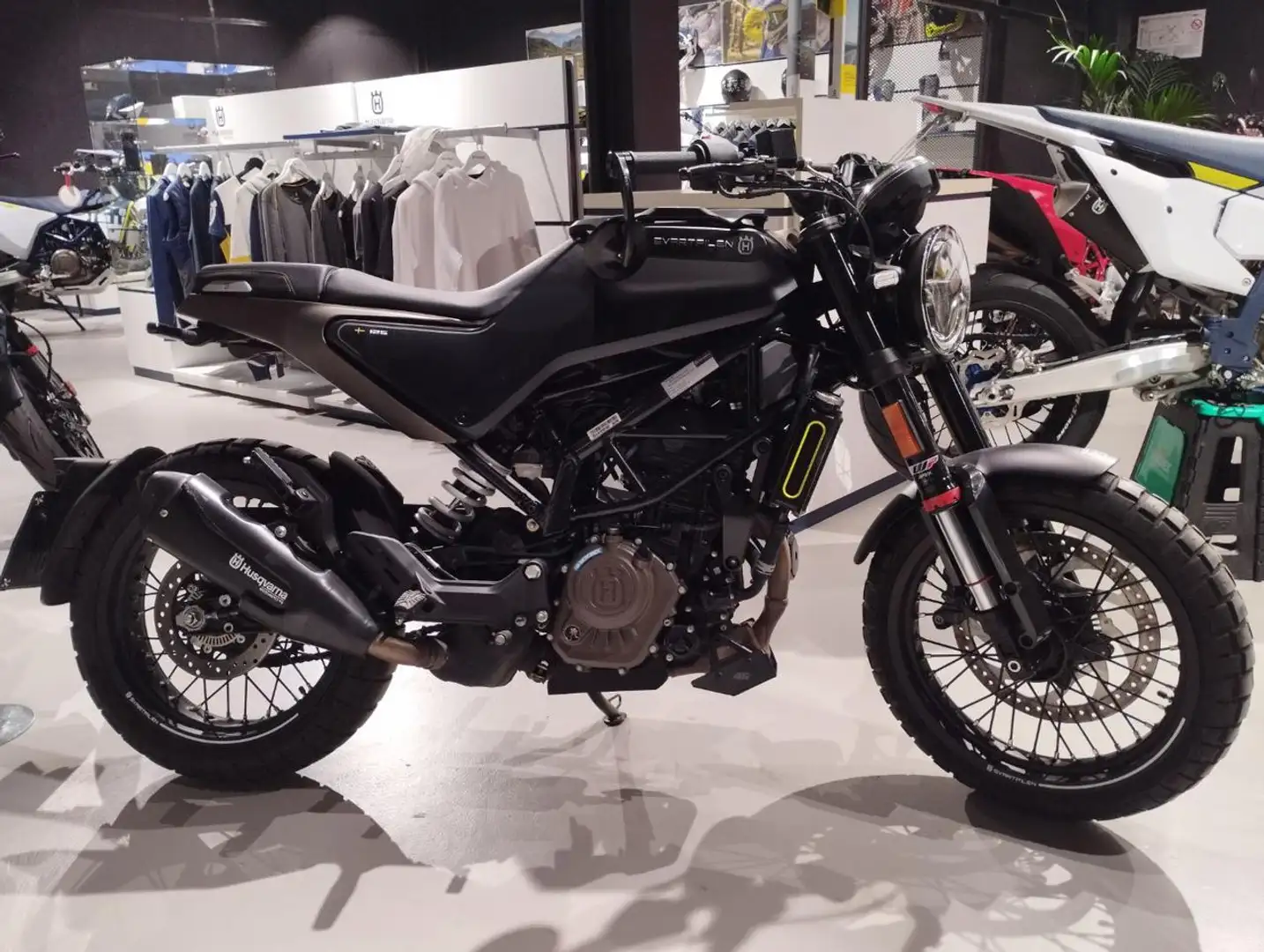 Husqvarna Svartpilen SVARTPILEN 125 Fekete - 1