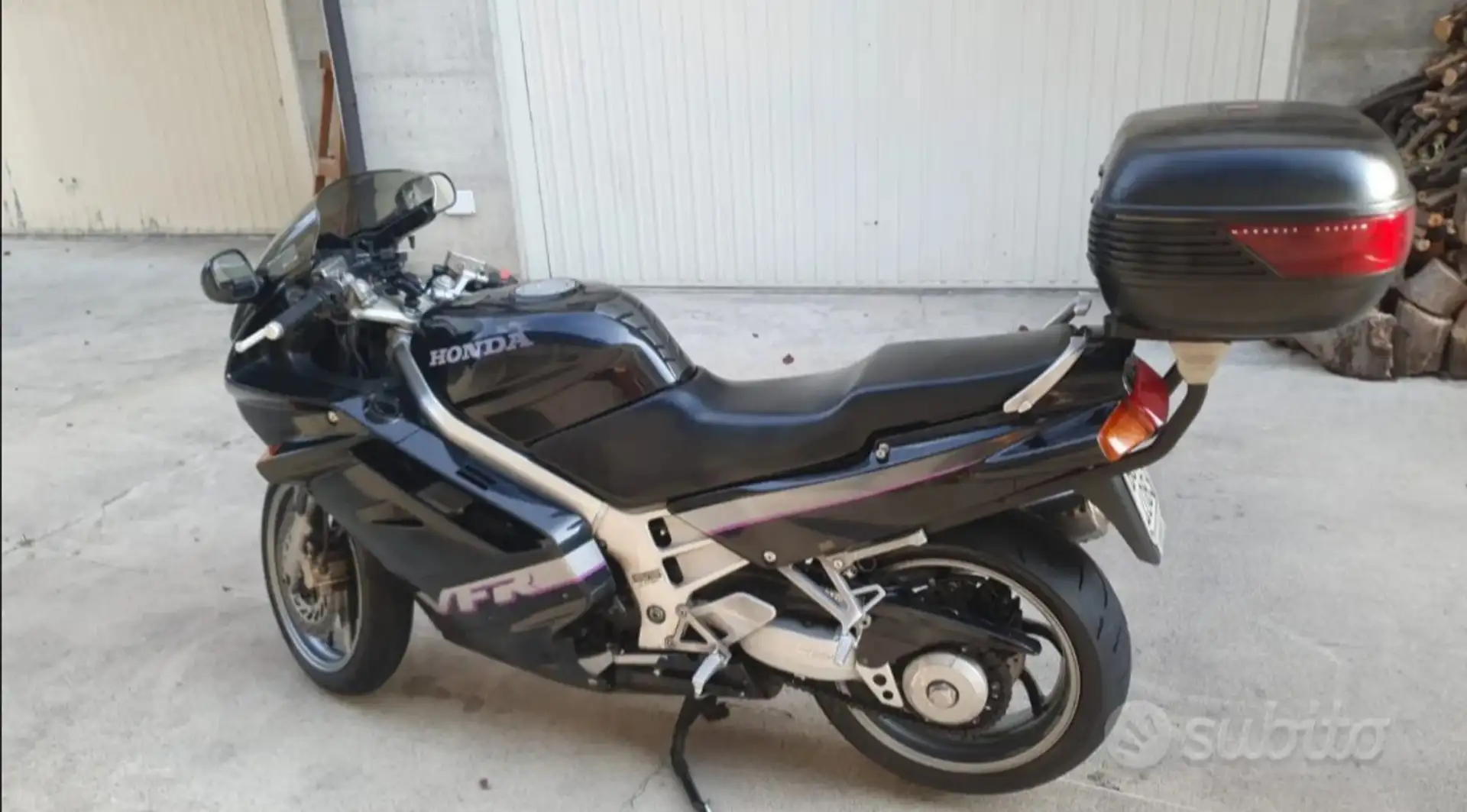 Honda VFR 750 F Schwarz - 1