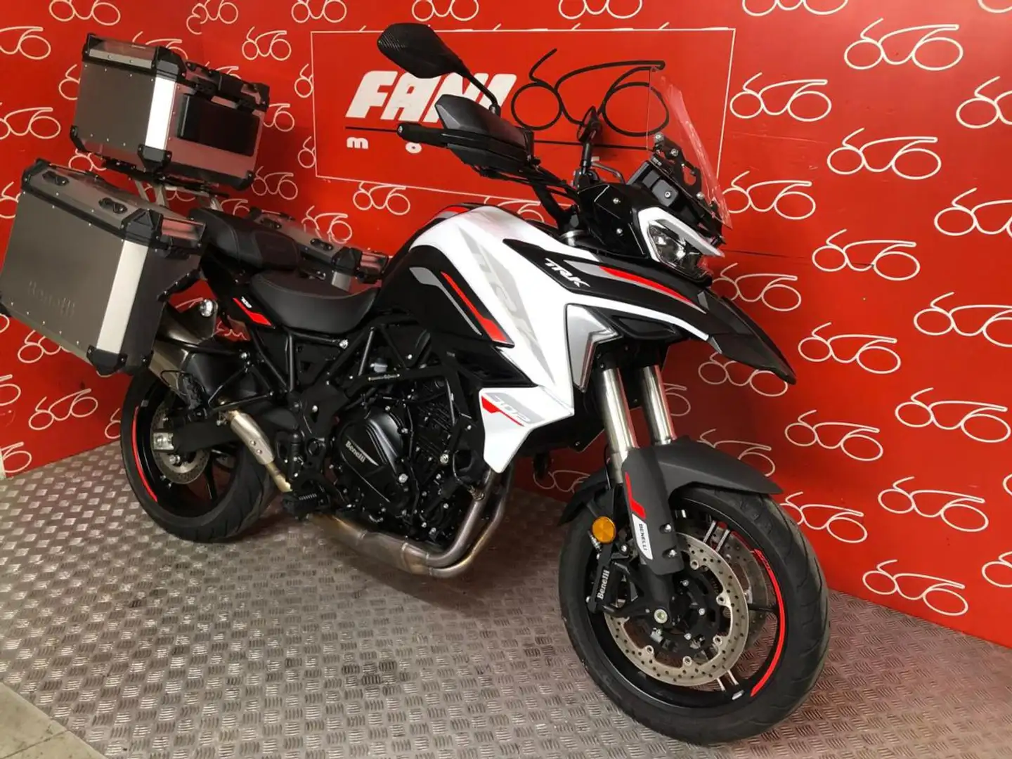 Benelli TRK 702 . Bianco - 2