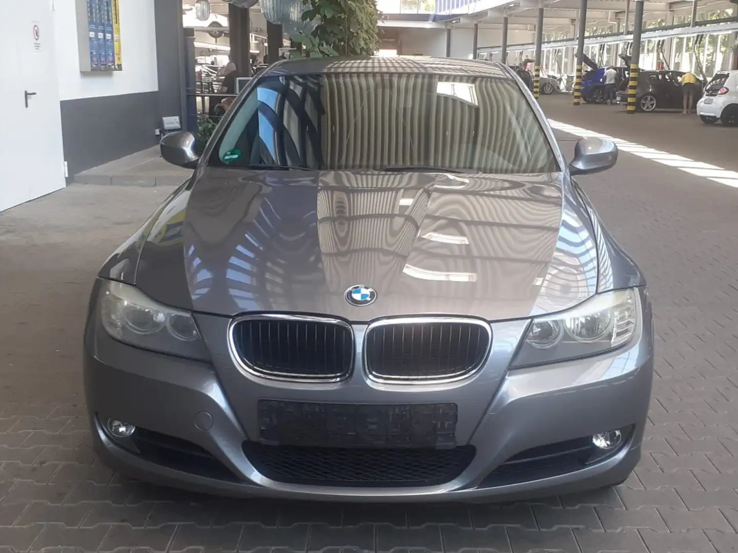 BMW 318 3er Diesel 318d DPF Šedá - 1