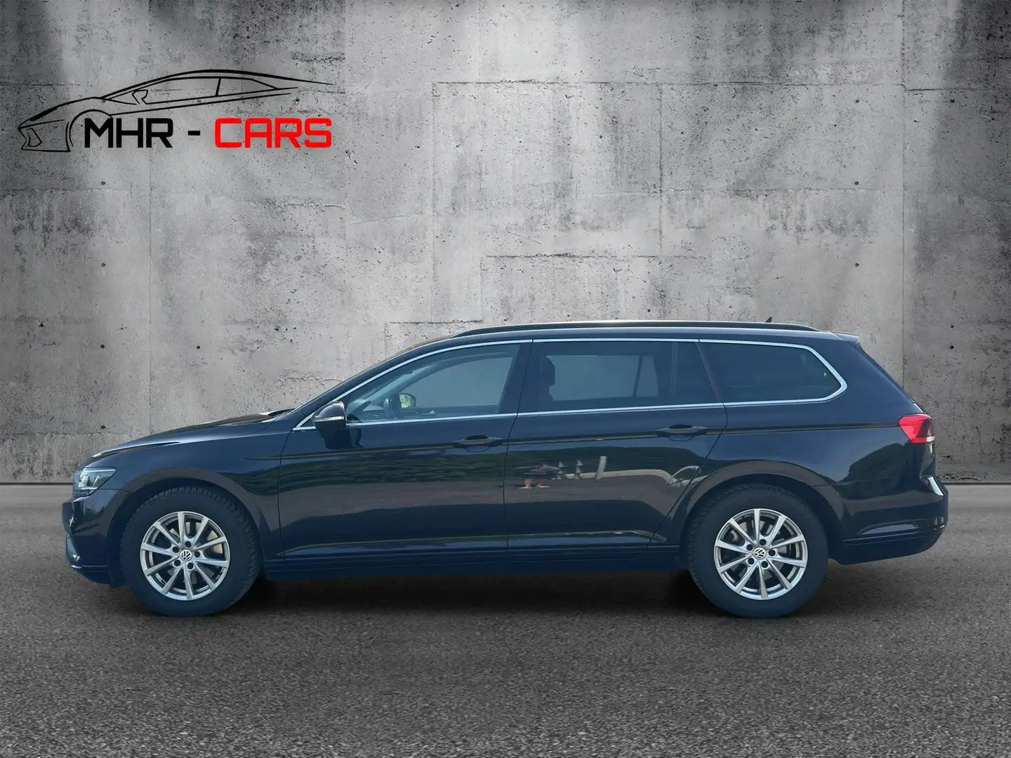 Volkswagen Passat Variant Business DSG Zwart - 2