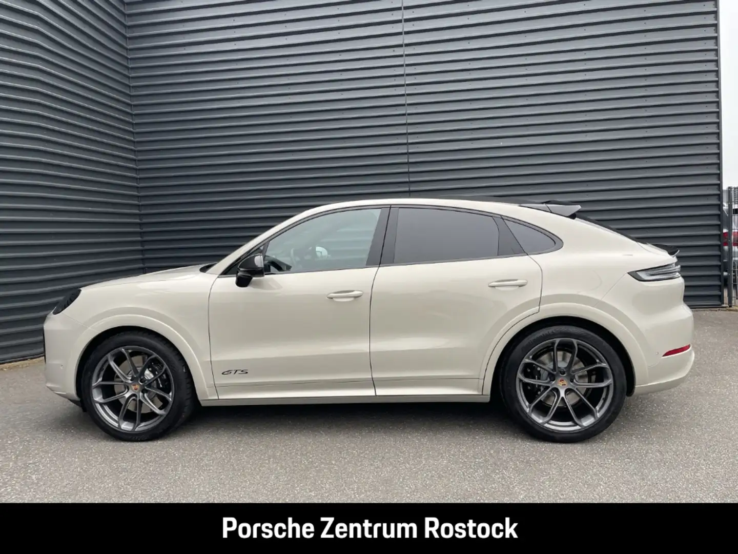 Porsche Cayenne GTS Coupe Cashmerebeige Burmester LED Beige - 2