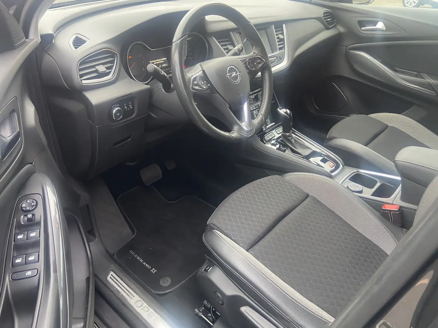 Opel Grandland X Innovation Grau - 2