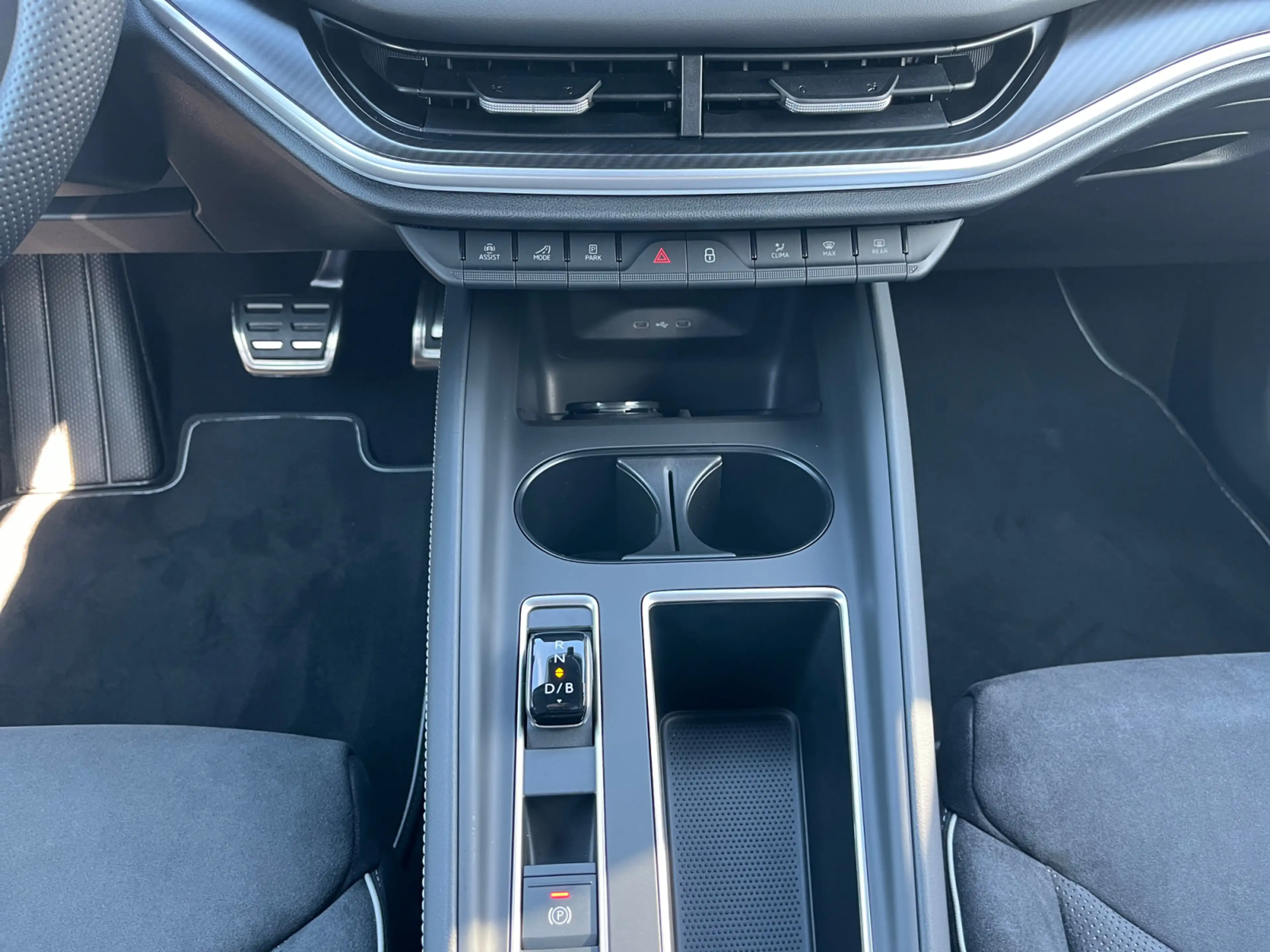 Skoda Enyaq Sportline 85 Advanced HuD Canton 360° AHK — photo 8